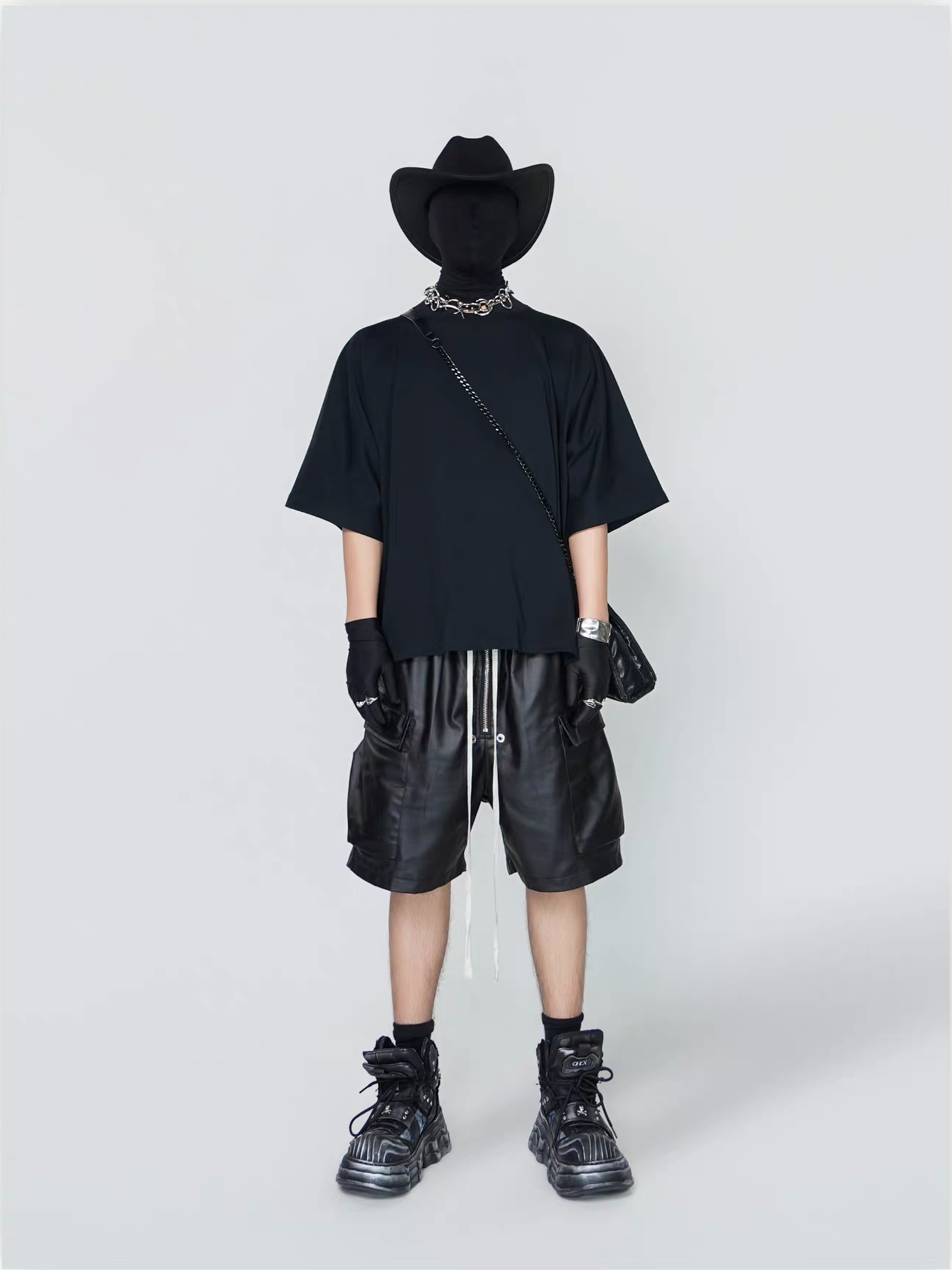 VE2 Wax-Coated Cargo Denim Shorts