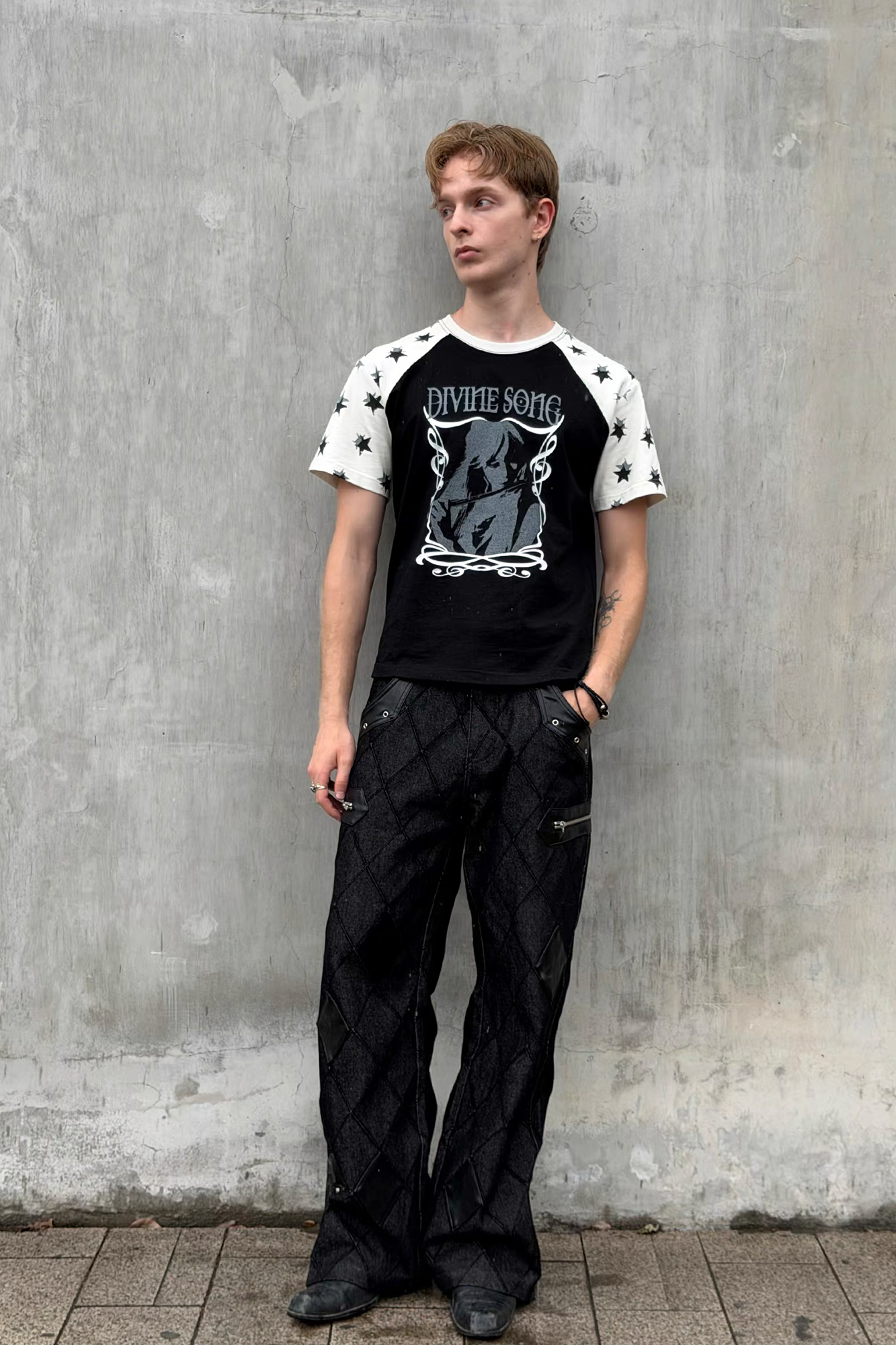 ESAIAS Contrast Star Glitter Graphic T-Shirt