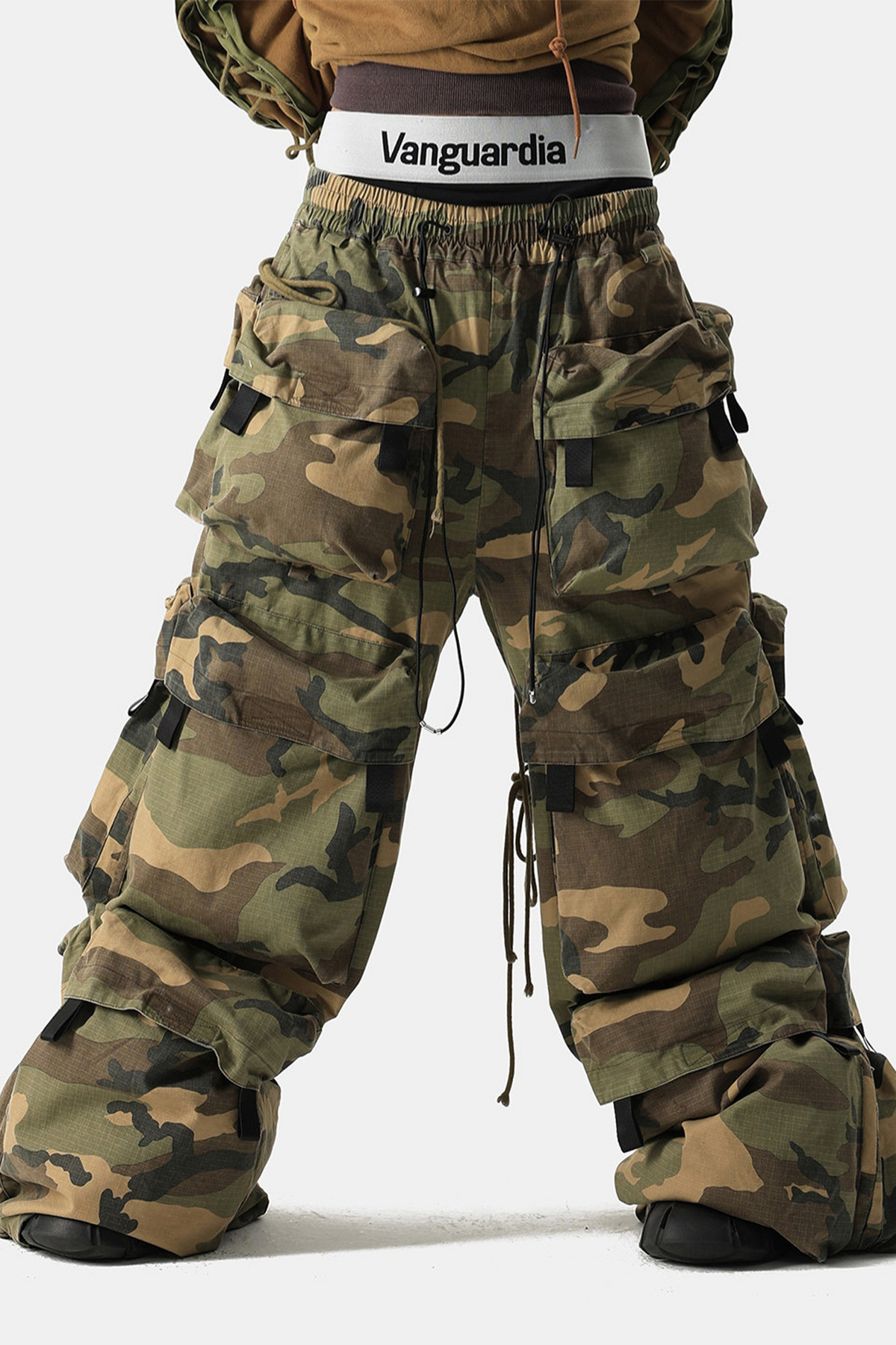 VANGUARDIA Camo Multi-Pocket Cotton Cargo Pants