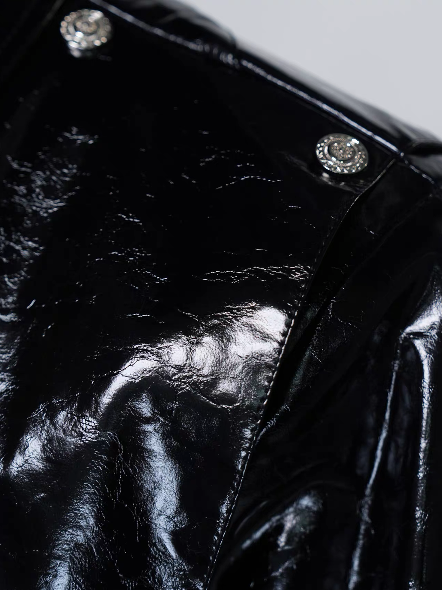 VE2 Glossy Faux Leather Cropped Short-Sleeve Jacket