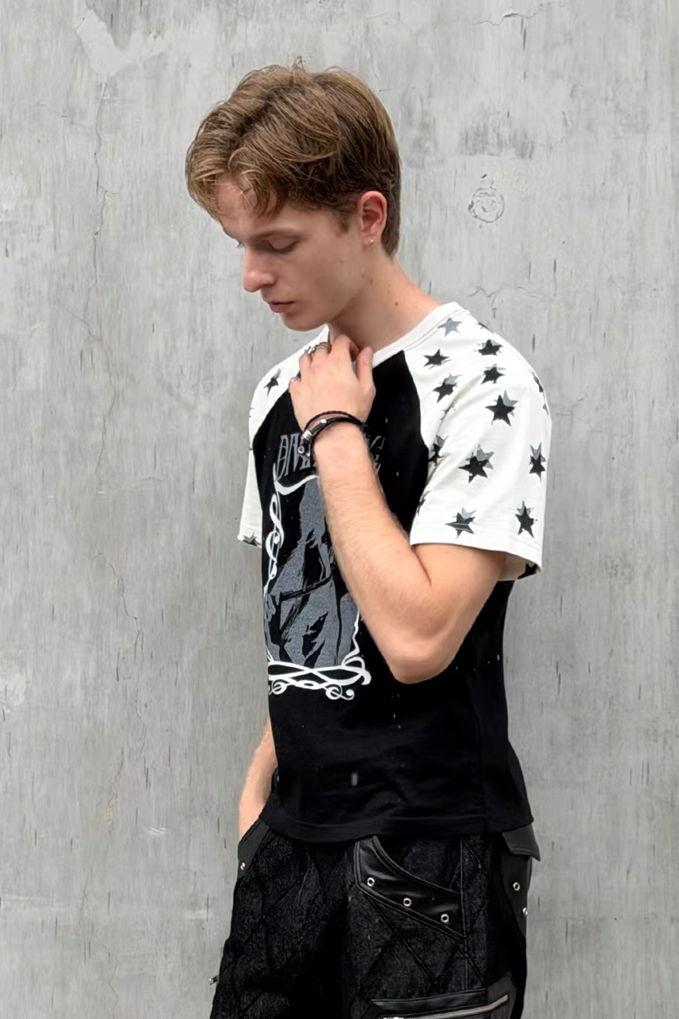 ESAIAS Contrast Star Glitter Graphic T-Shirt