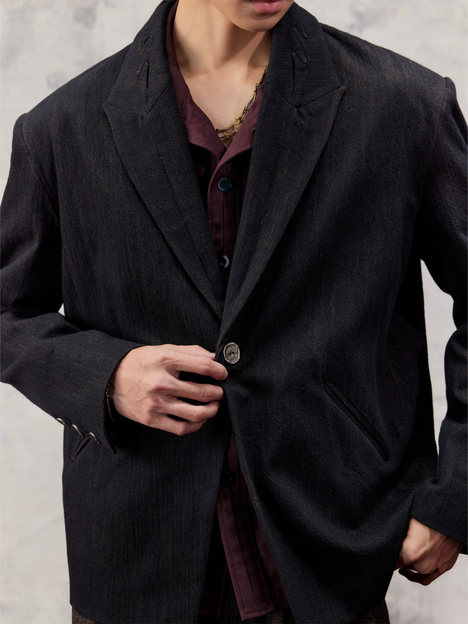 ALVNG AR ANTS Distressed Speckled Cut-Out Collar Blazer