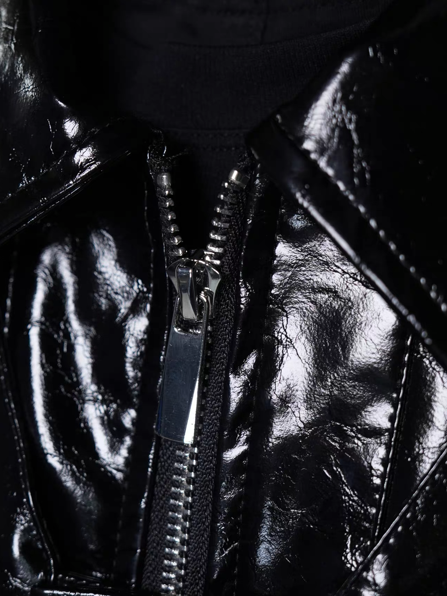 VE2 Glossy Faux Leather Cropped Short-Sleeve Jacket