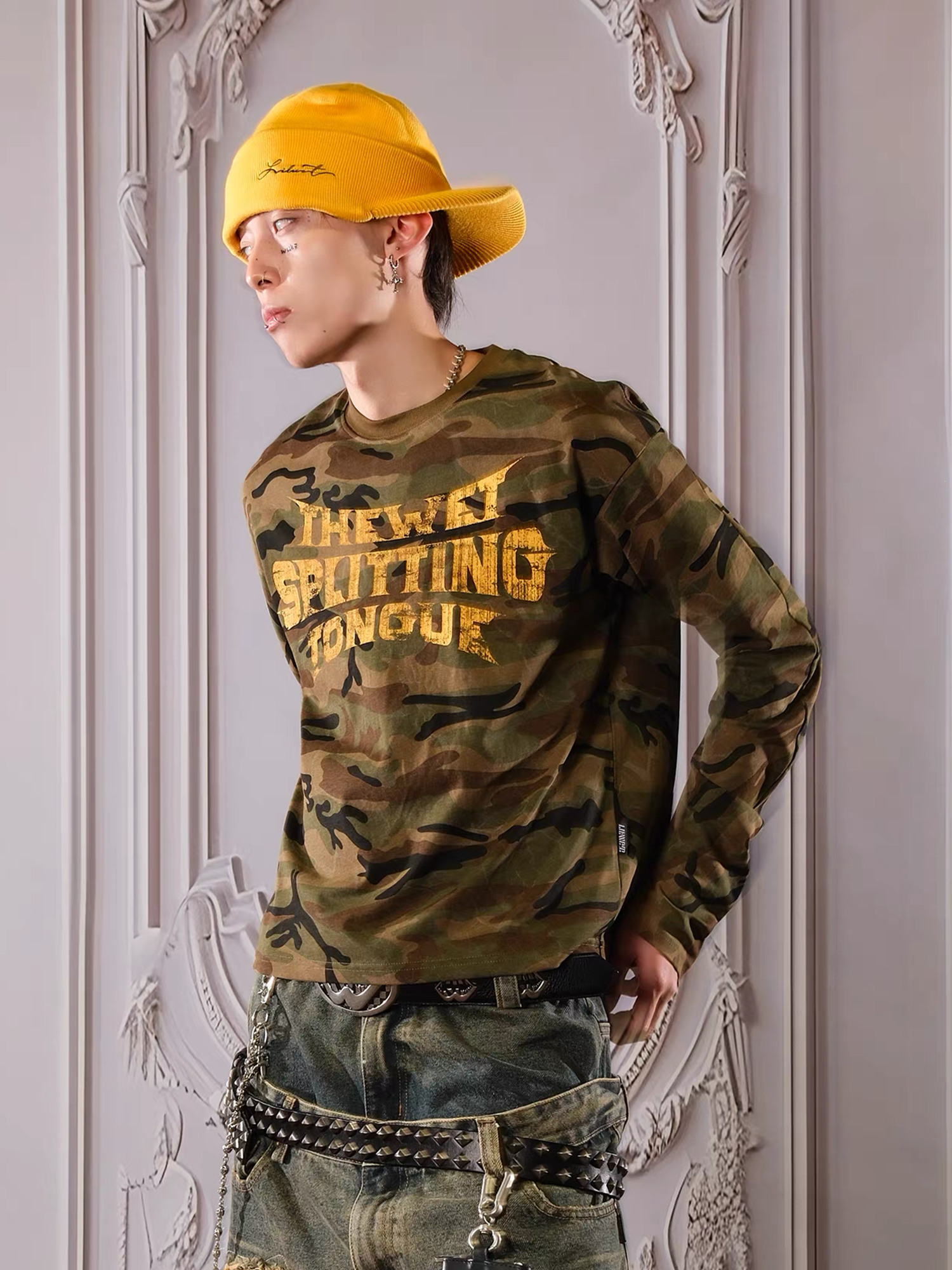 THEWET Classic Graphic Long-Sleeve Tee