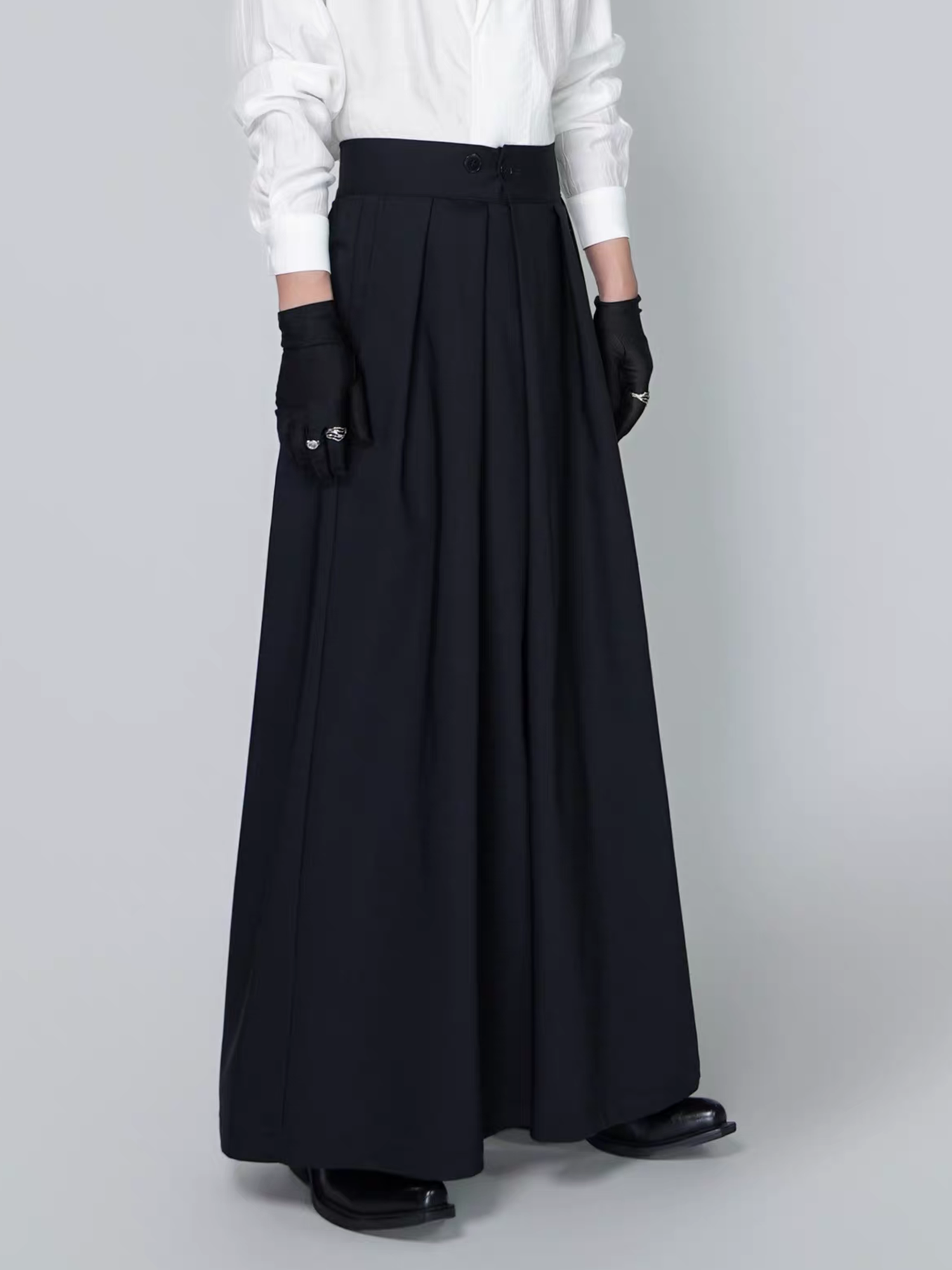 VE2 Minimal High-Waist Wide-Leg Trousers