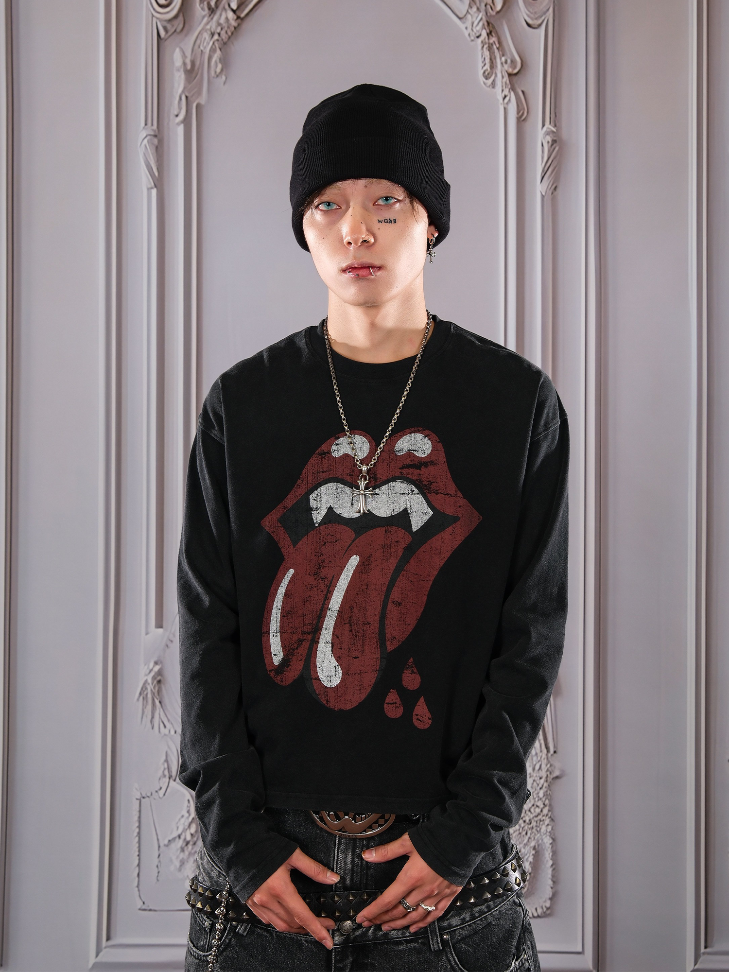 THEWET Washed Graphic Long-Sleeve Tee