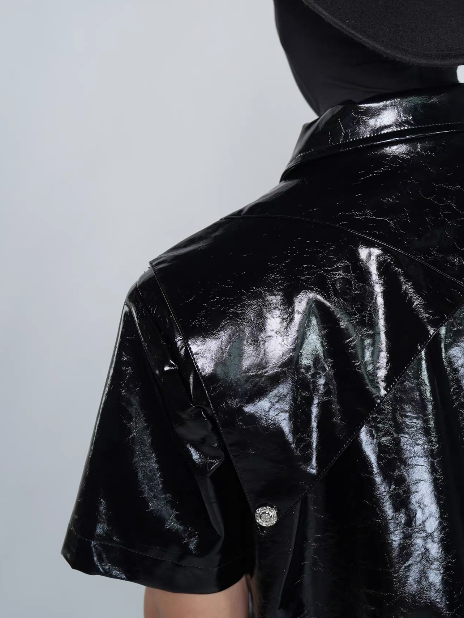 VE2 Glossy Faux Leather Cropped Short-Sleeve Jacket