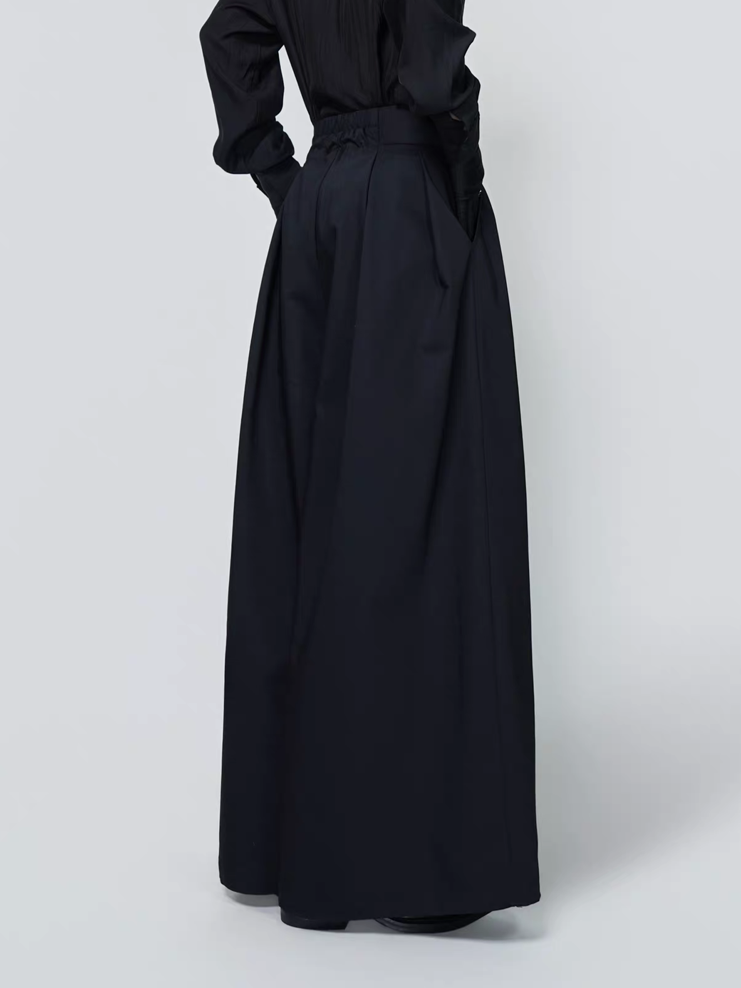 VE2 Minimal High-Waist Wide-Leg Trousers