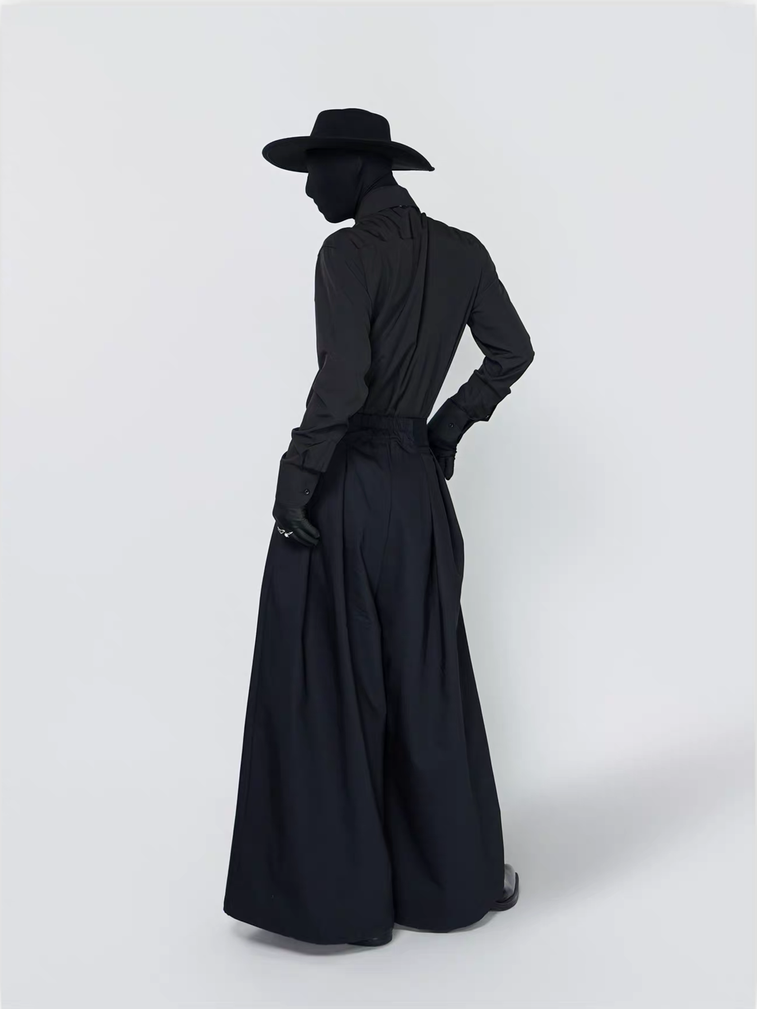 VE2 Minimal High-Waist Wide-Leg Trousers