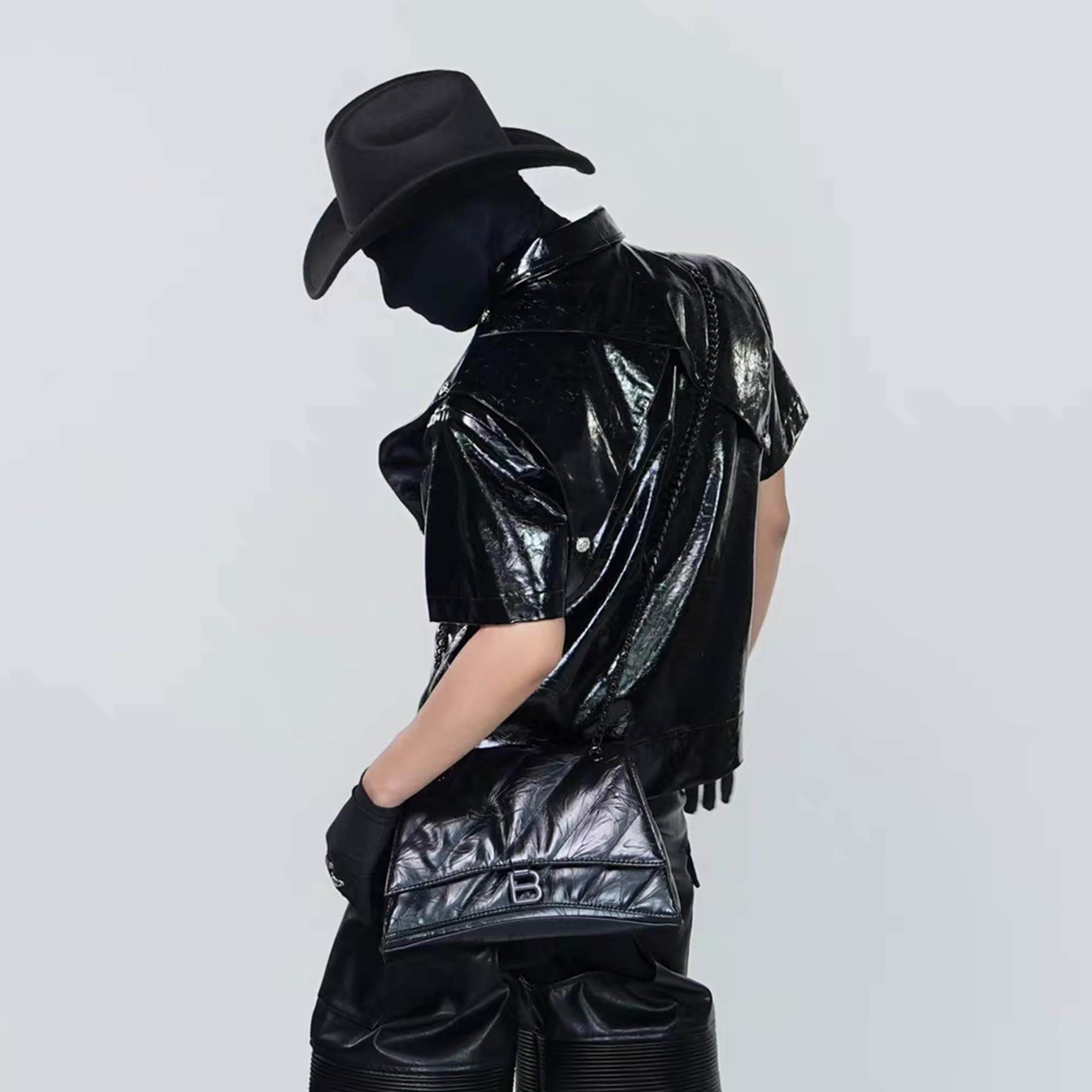VE2 Glossy Faux Leather Cropped Short-Sleeve Jacket