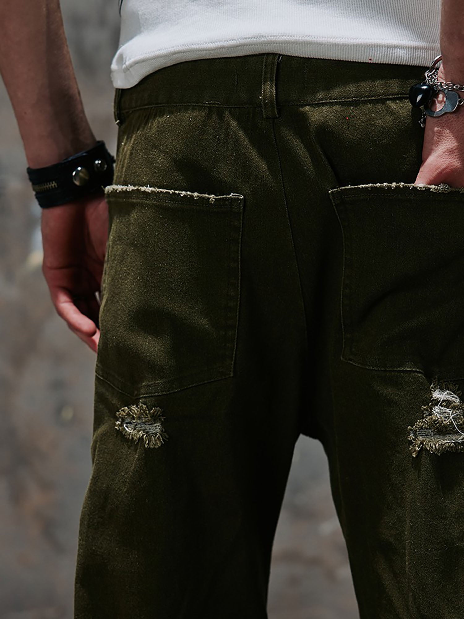RECOVER ZONE Distressed Middle-Zip Camo Flared Jeans