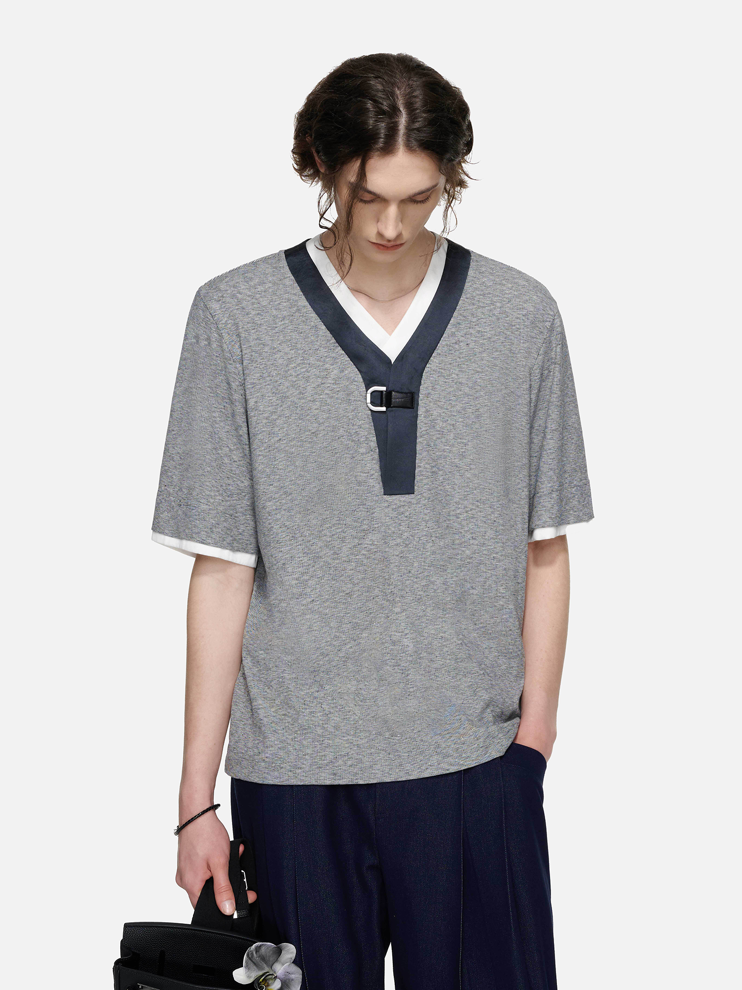 TIWILLTANG Metal Buckle Contrast Trim T-Shirt