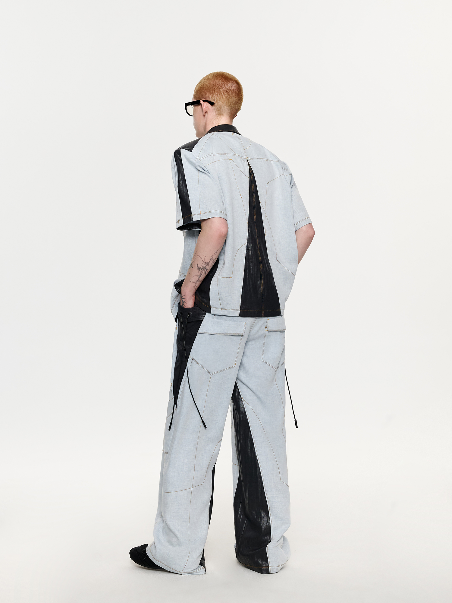 TIWILLTANG Contrast Stitch Paneled Zip-Up Half Shirt