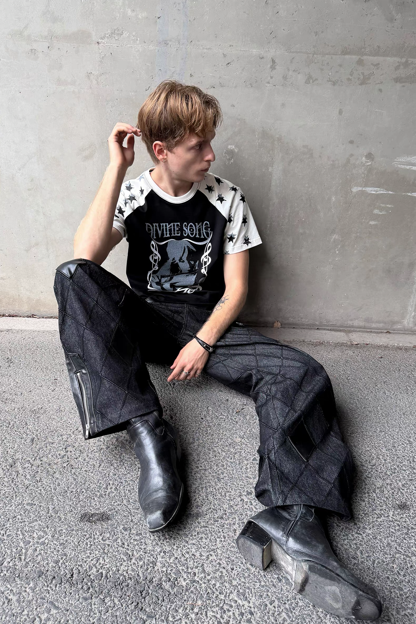 ESAIAS Contrast Star Glitter Graphic T-Shirt