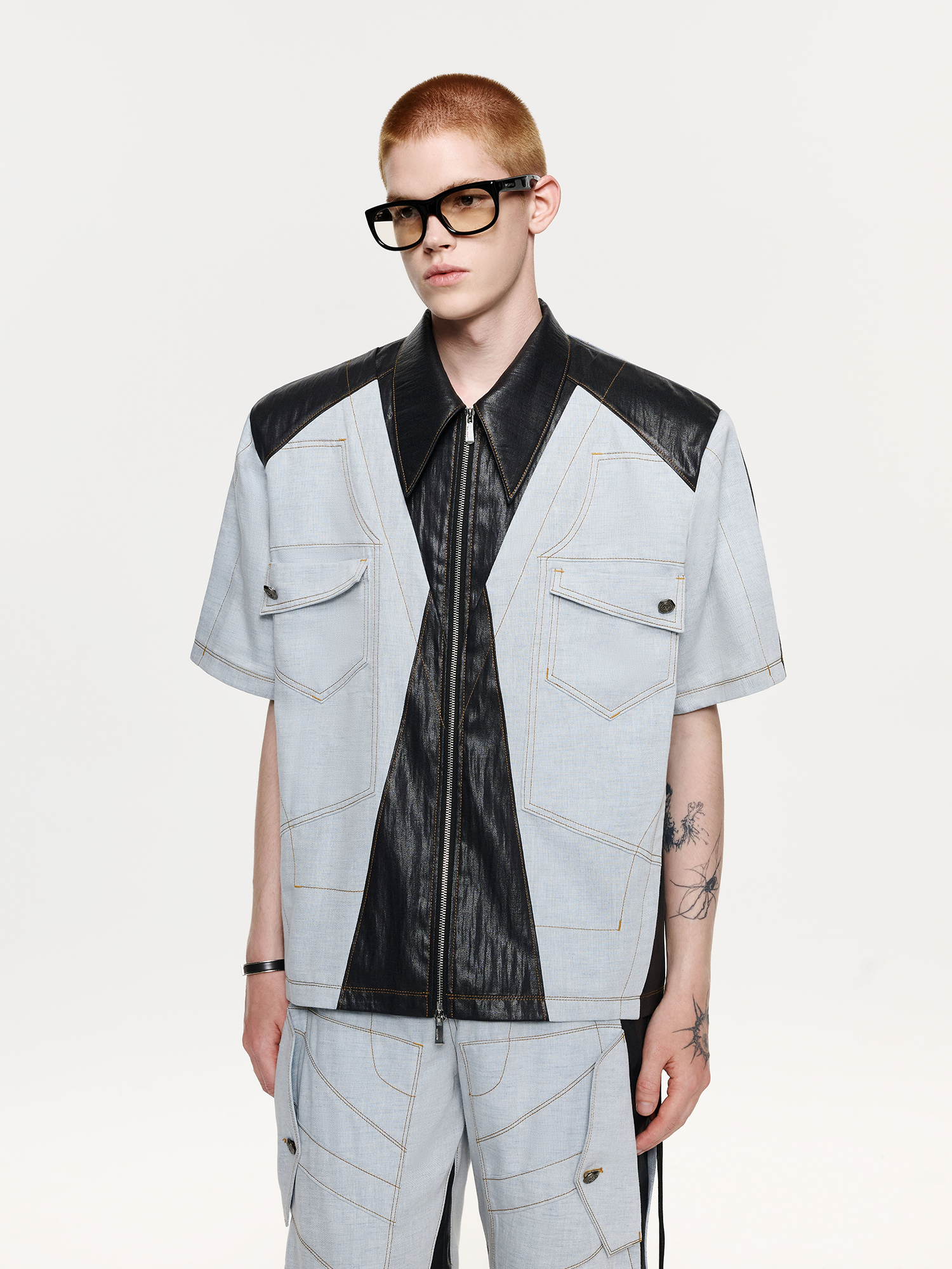 TIWILLTANG Contrast Stitch Paneled Zip-Up Half Shirt