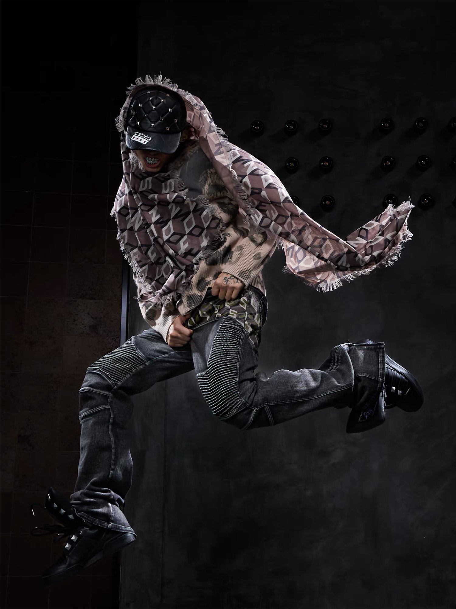 DND4DES Logo Graphic Frayed-Edge Longline Scarf
