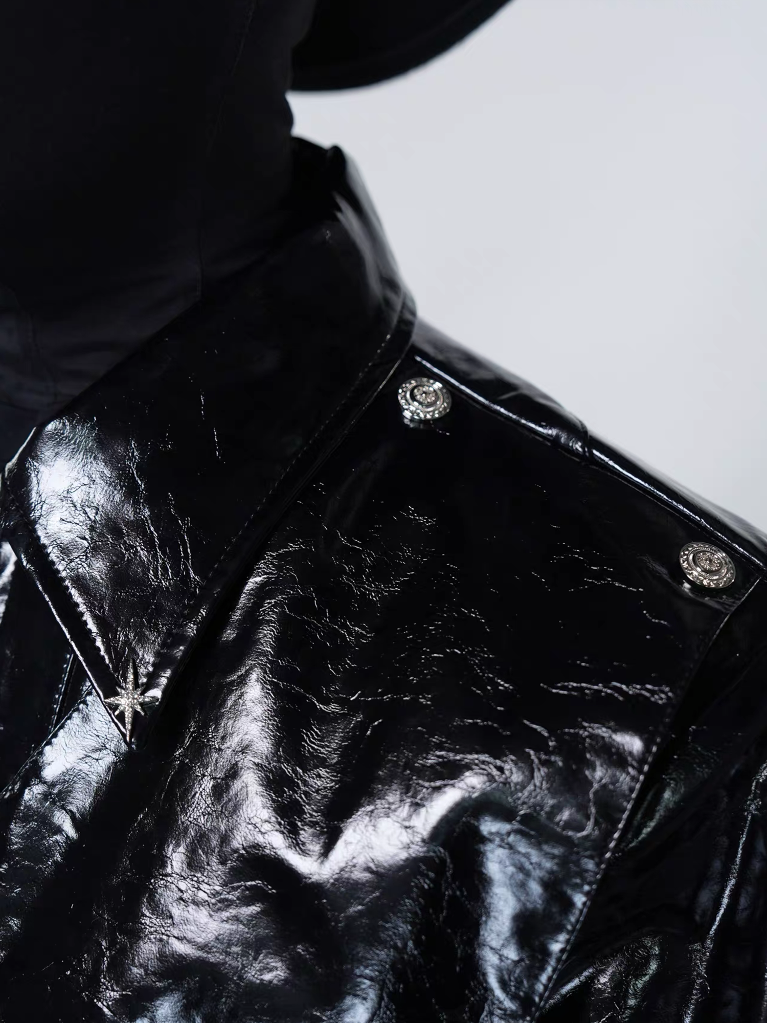VE2 Glossy Faux Leather Cropped Short-Sleeve Jacket