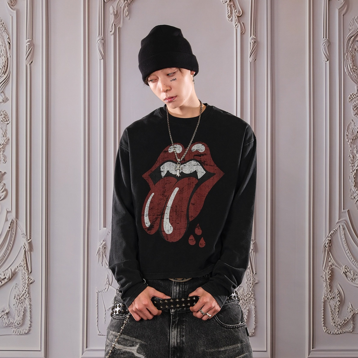 THEWET Washed Graphic Long-Sleeve Tee