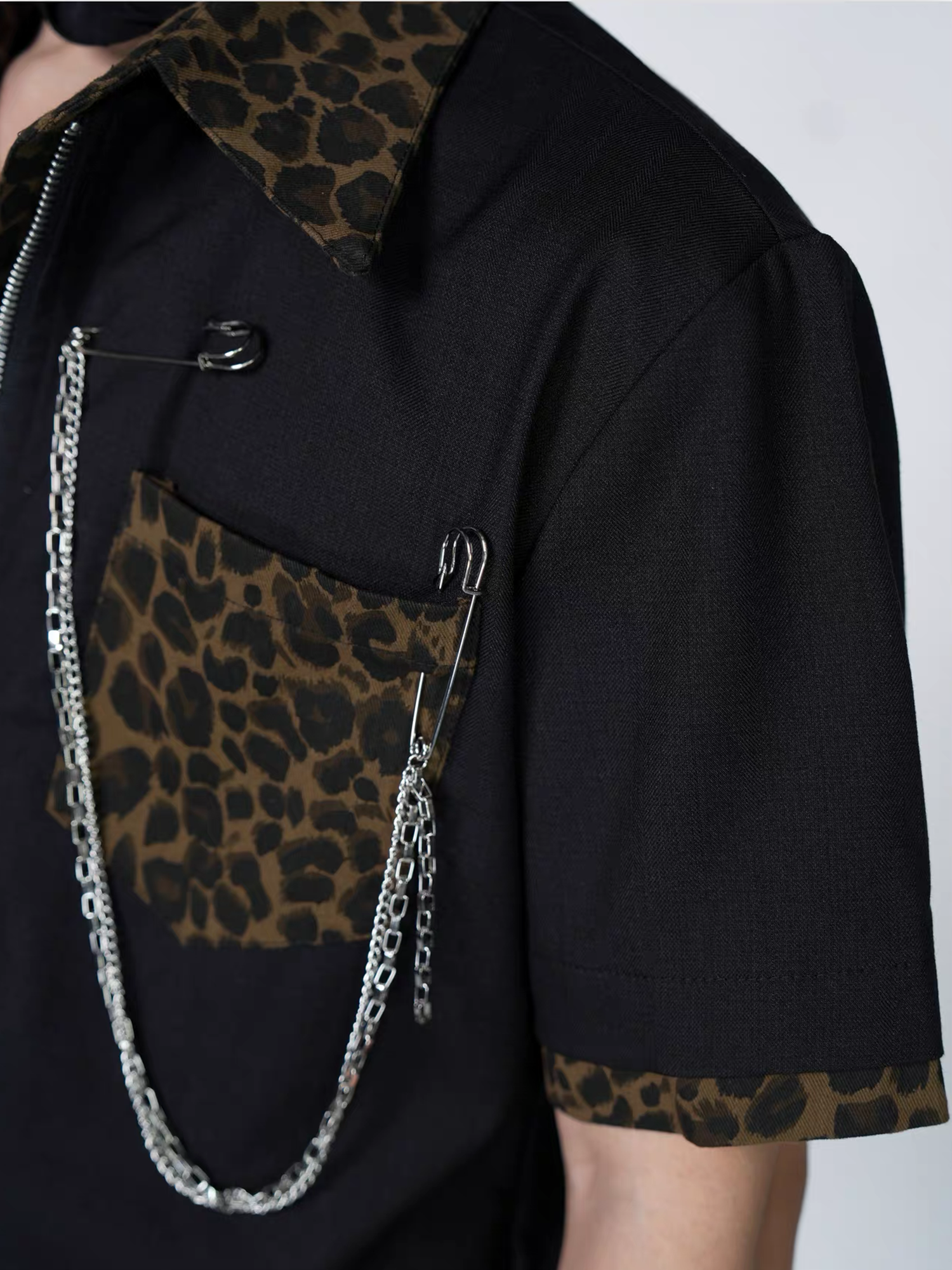 VE2 Leopard Layered Chain Short-Sleeve Jacket
