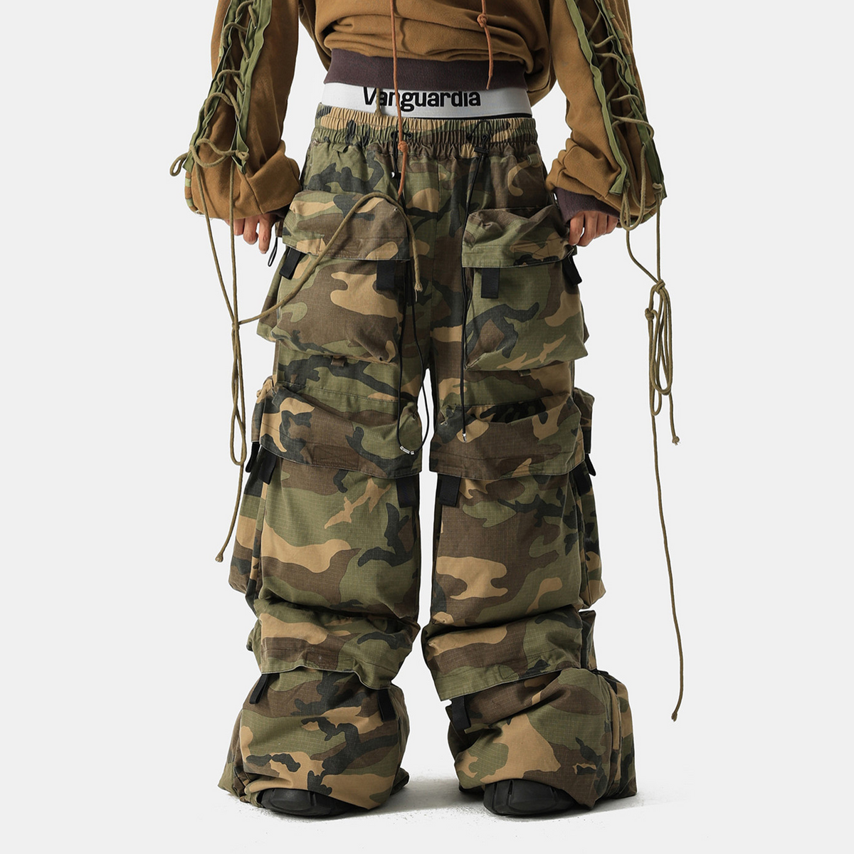 VANGUARDIA Camo Multi-Pocket Cotton Cargo Pants