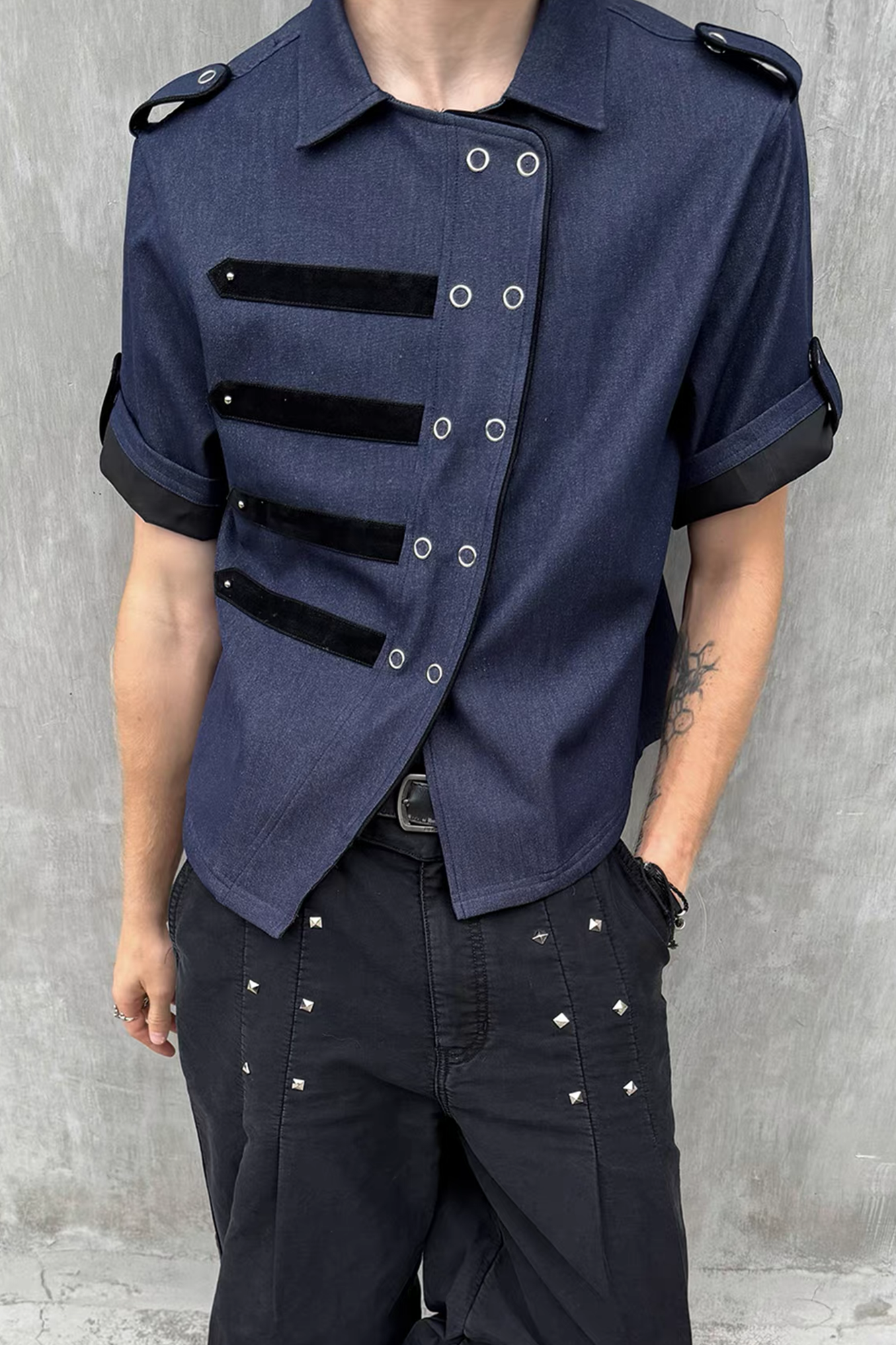 ESAIAS Asymmetrical Rivet-Strap Half Shirt