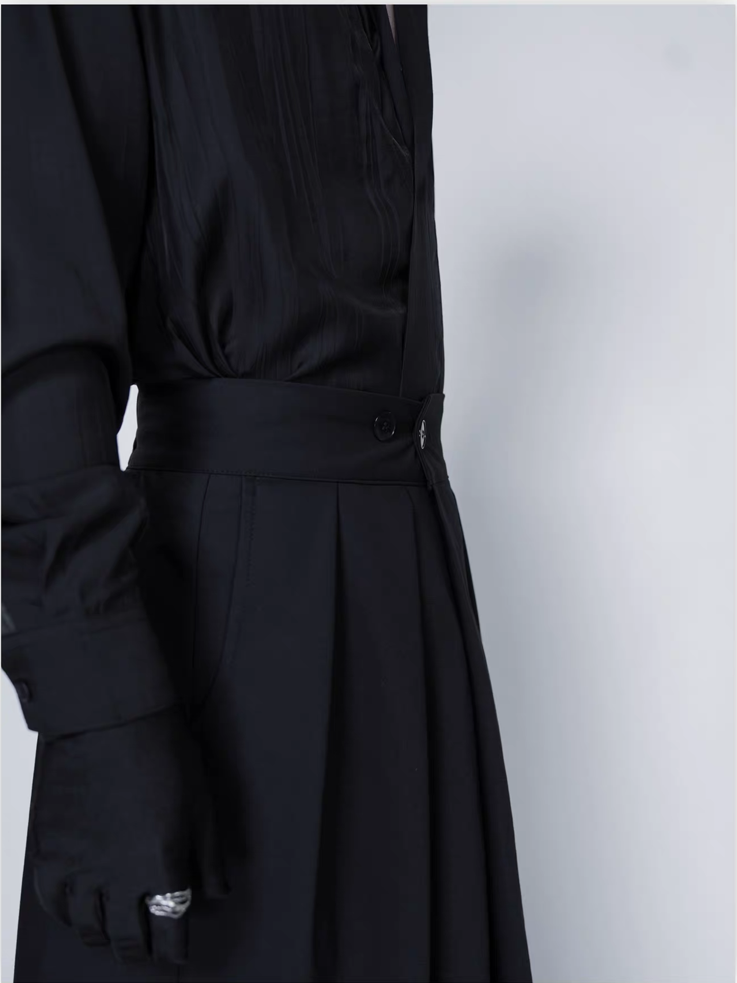 VE2 Minimal High-Waist Wide-Leg Trousers