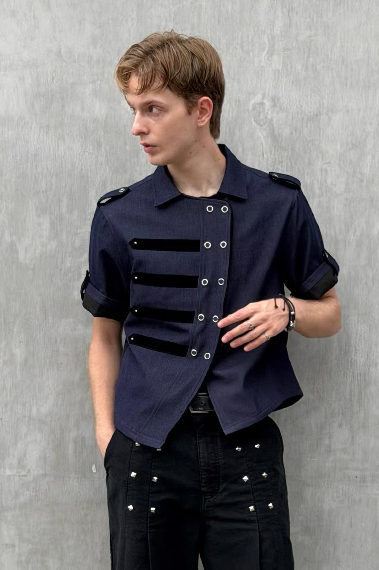 ESAIAS Asymmetrical Rivet-Strap Half Shirt