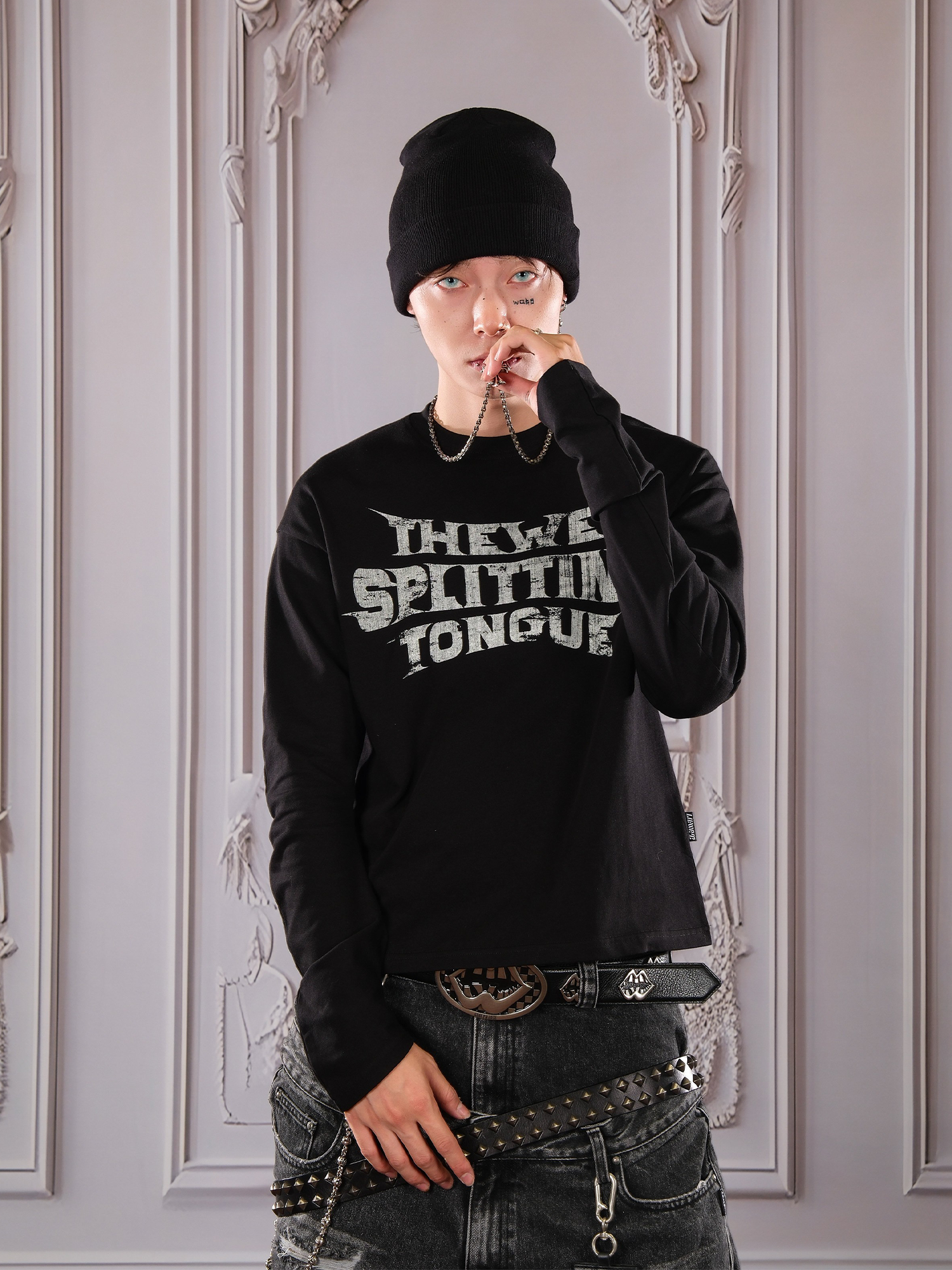 THEWET Classic Graphic Long-Sleeve Tee