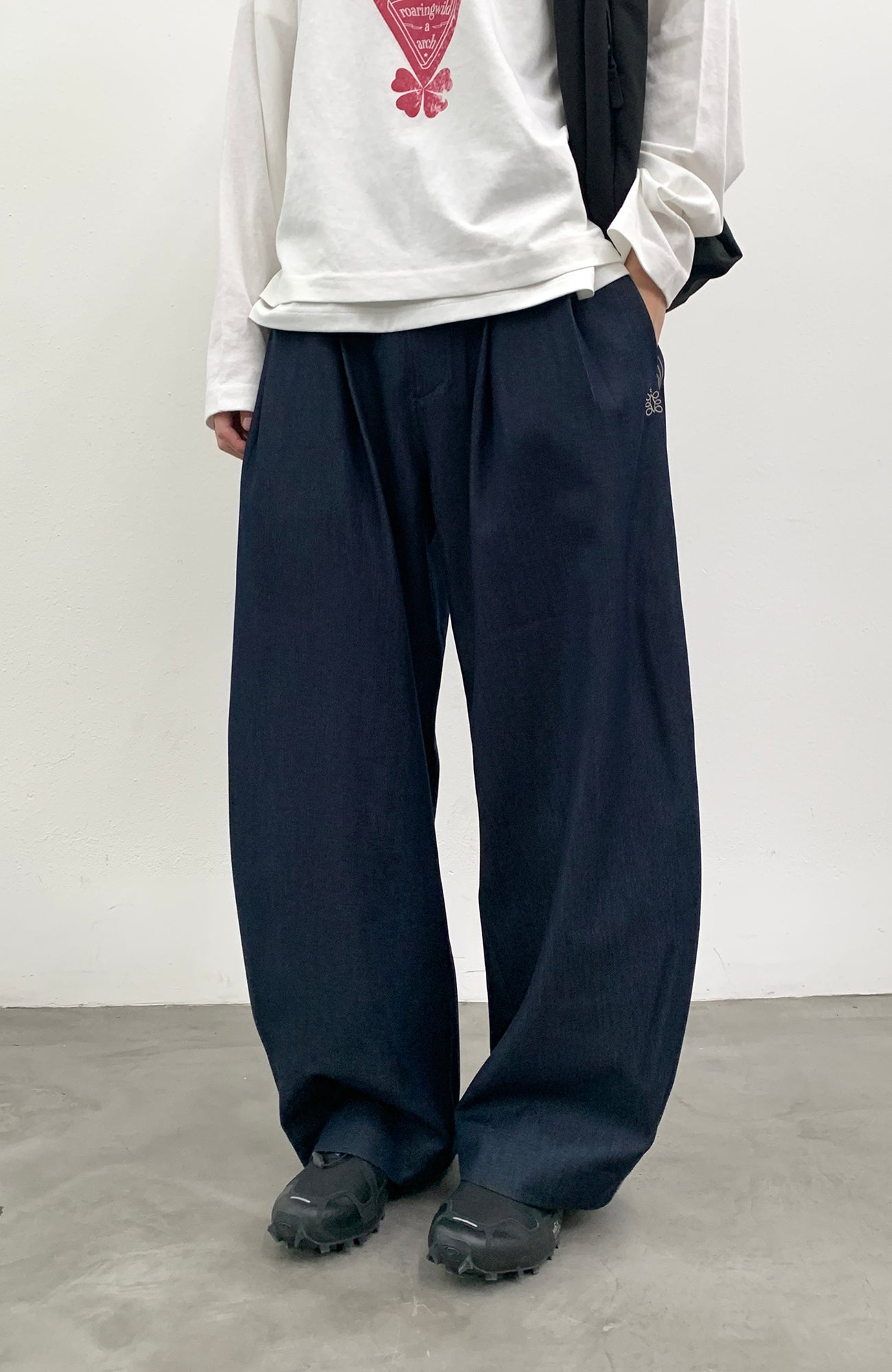 ROARINGWILD A ARCH Embroidered LOGO Draped Oversized Pants