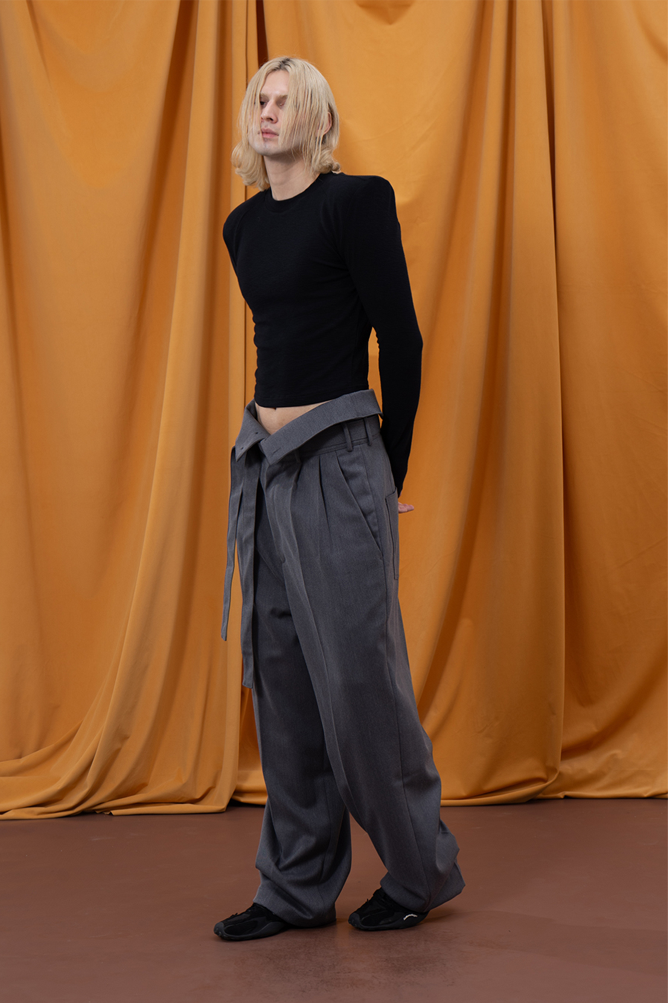 CLP Shoulder-Padded Cropped Long-Sleeve Tee