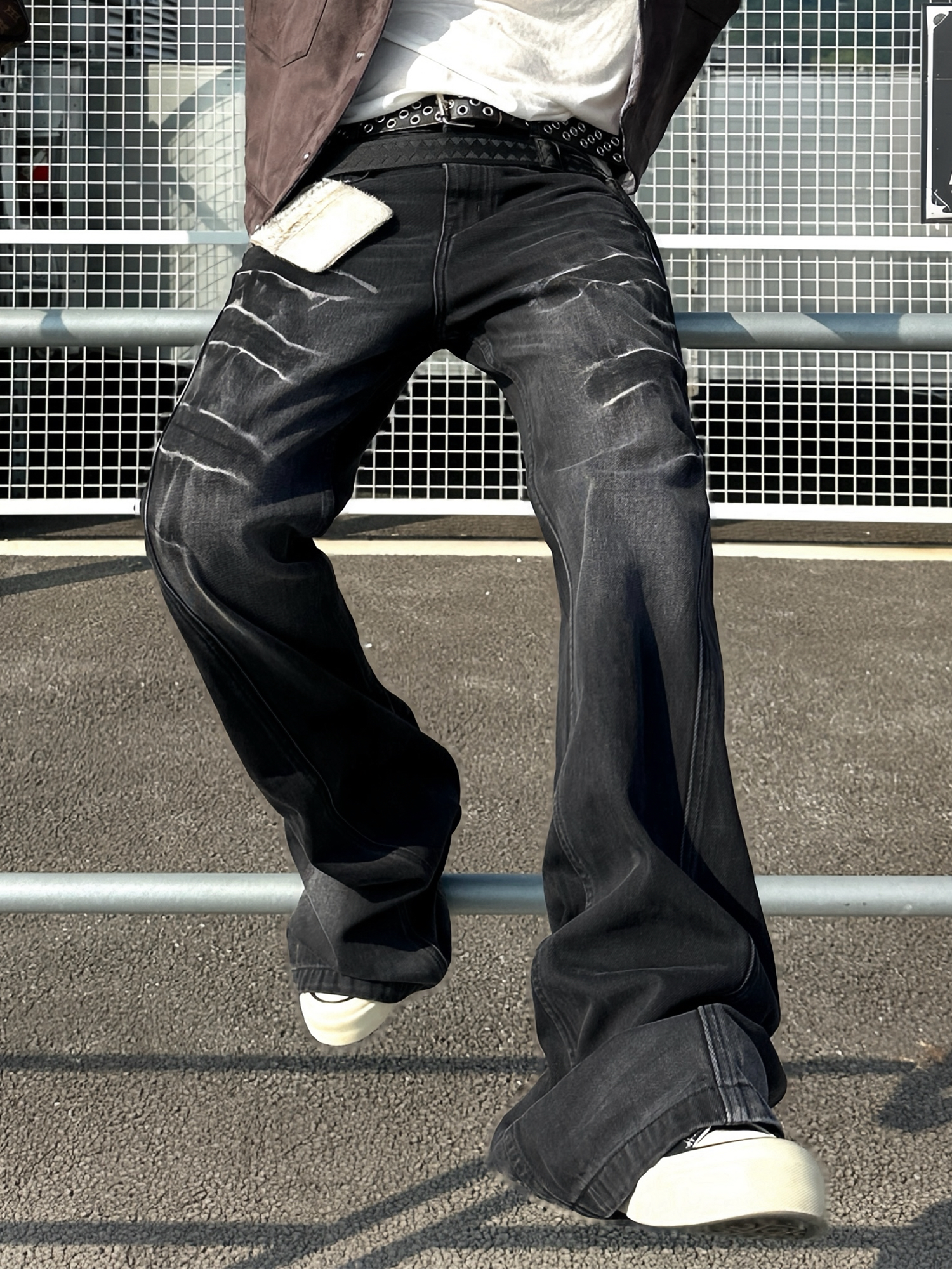 TH4SWE Washed Cracked Whisker Flared Jeans