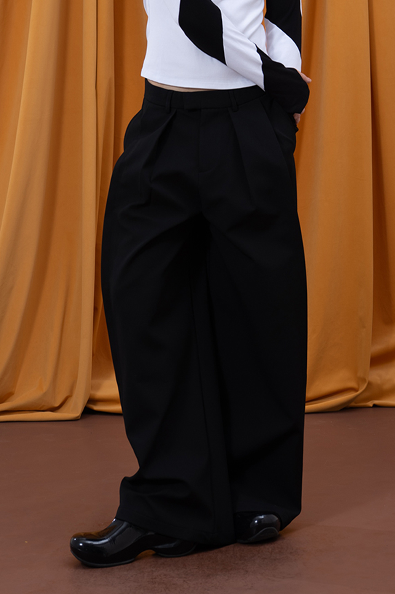 CLP Pleated Retro Wide-Leg Trousers