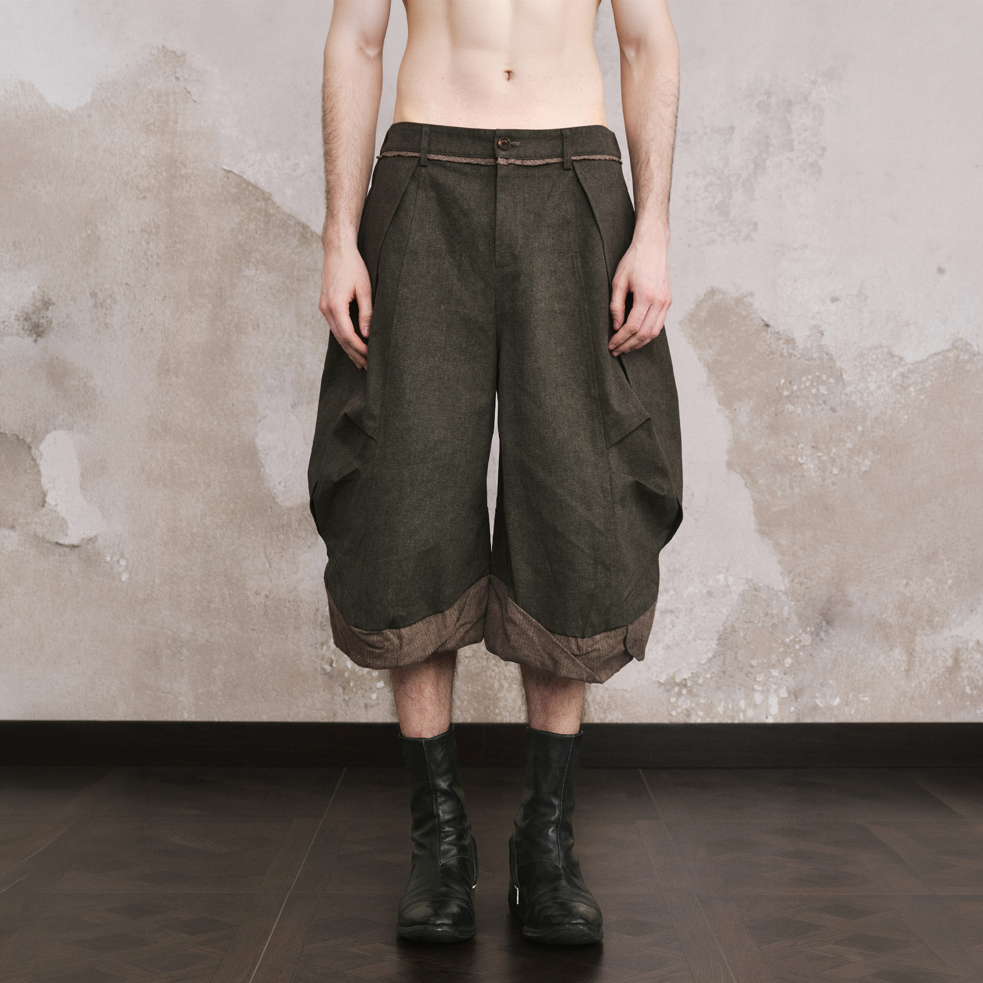 ILNya Nieternite Nifutur Crinkled Curved Cropped Pants Dark Green