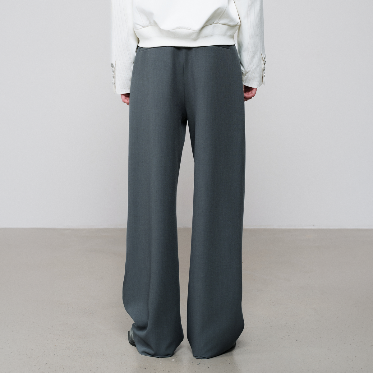 FACEONLAB Classic Pleated Straight-Leg Pants Gray