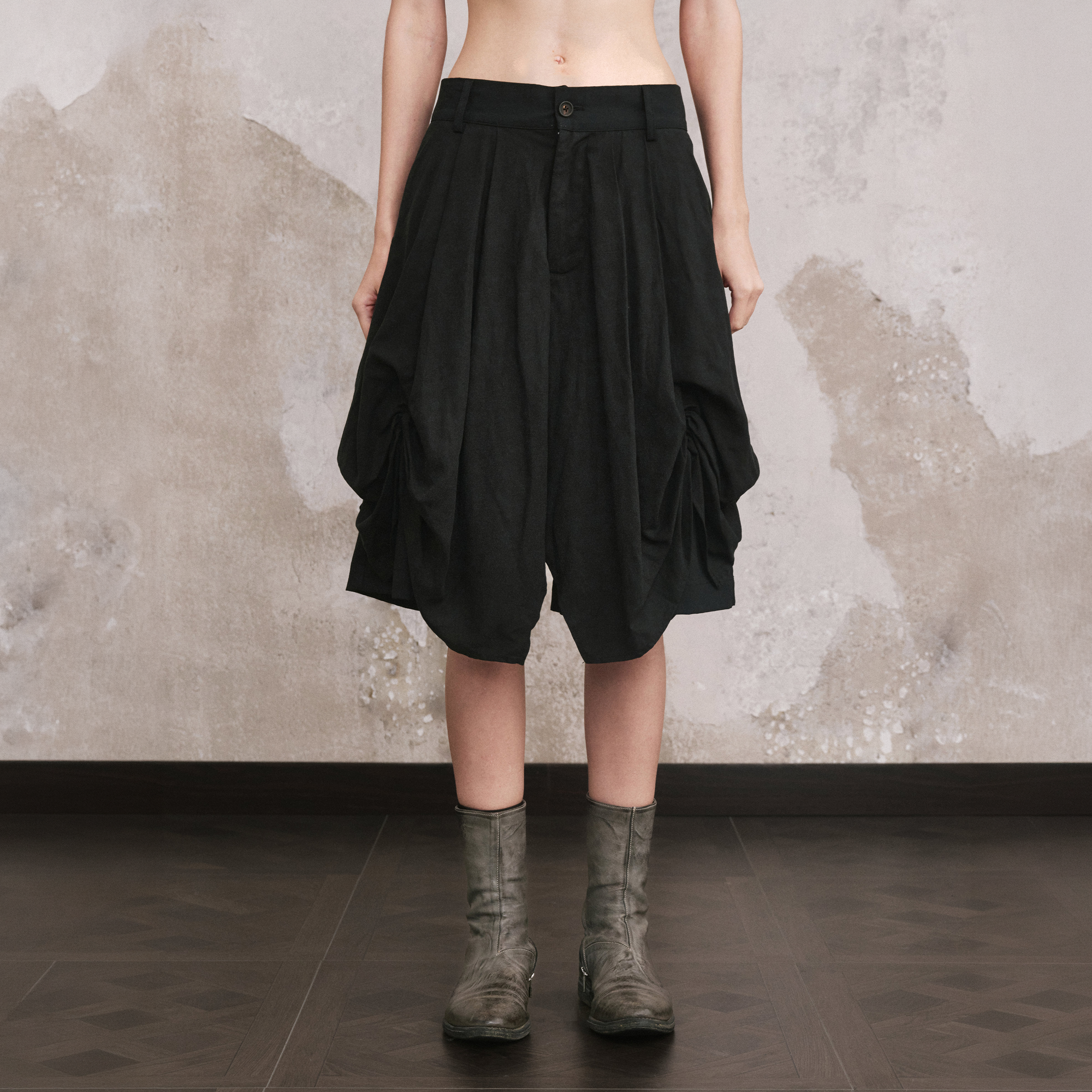 ILNya Nieternite Nifutur Paneled Pleated Drop-Crotch Shorts