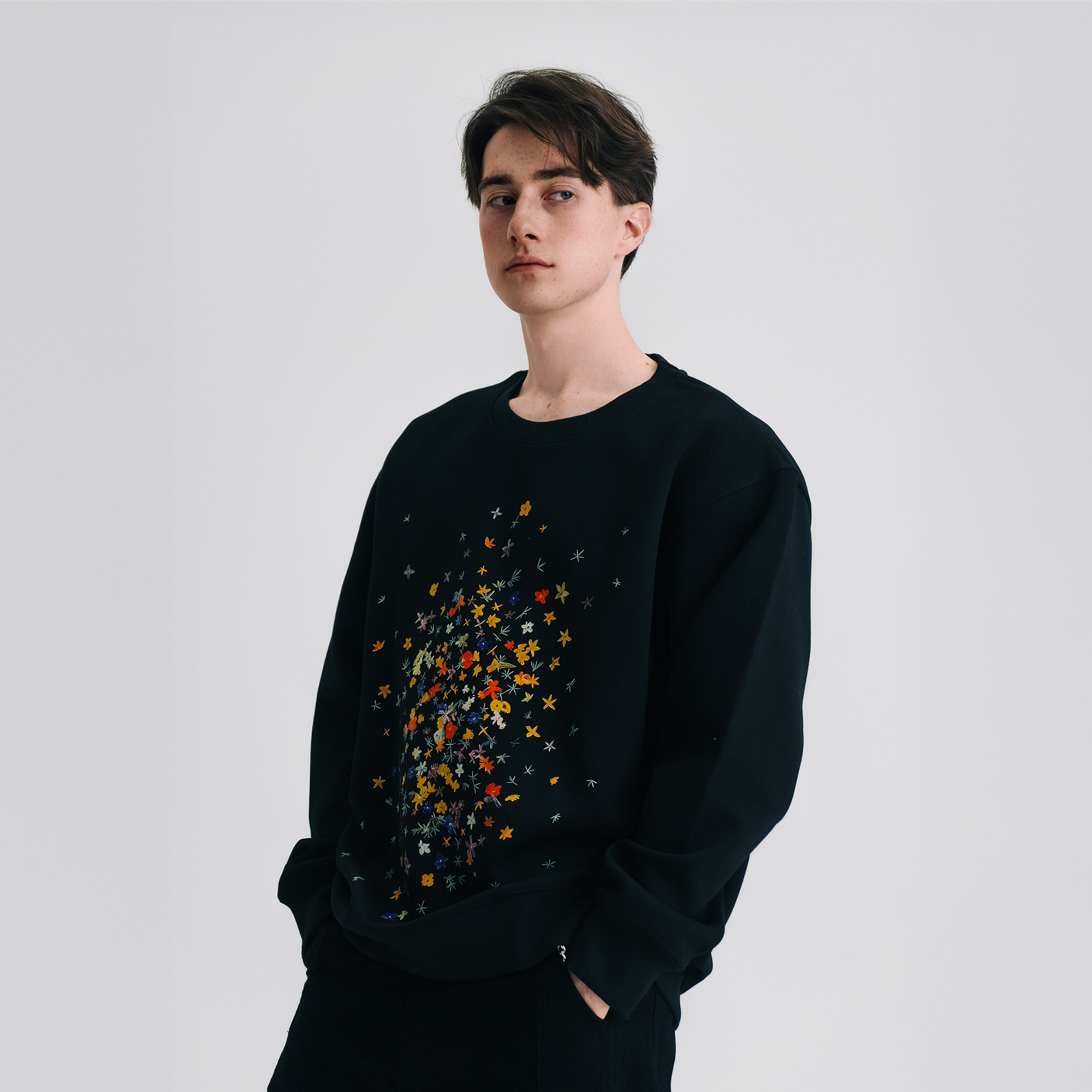 WIID Contrast Floral Graphic Crewneck Sweatshirt
