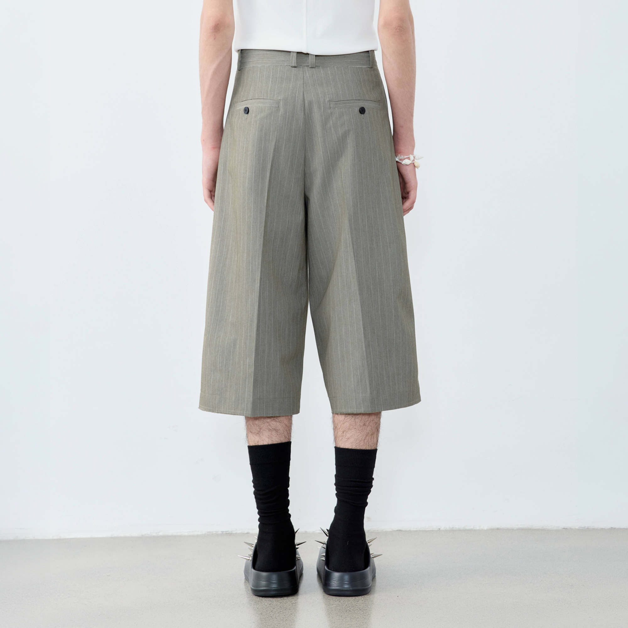 GRAINMUSTARD Classic High-Waist Pinstripe Pleated Cropped Shorts
