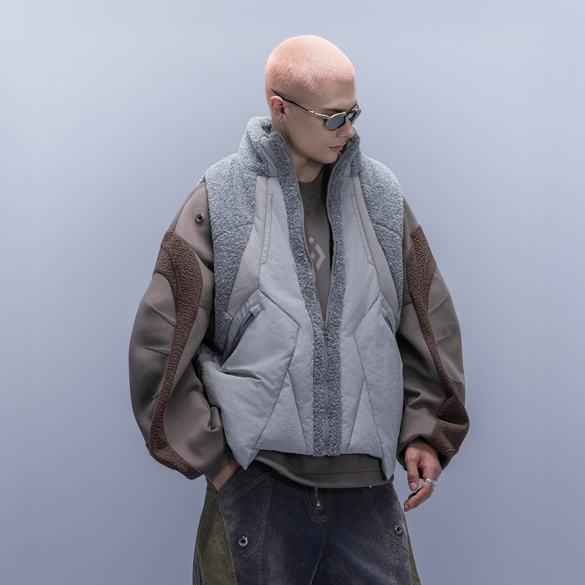 【新品】 OHGA 3way VEST ジレ　ブラウス XIPHEVIL High-Neck Fleece-Panel Vest Dark Gray