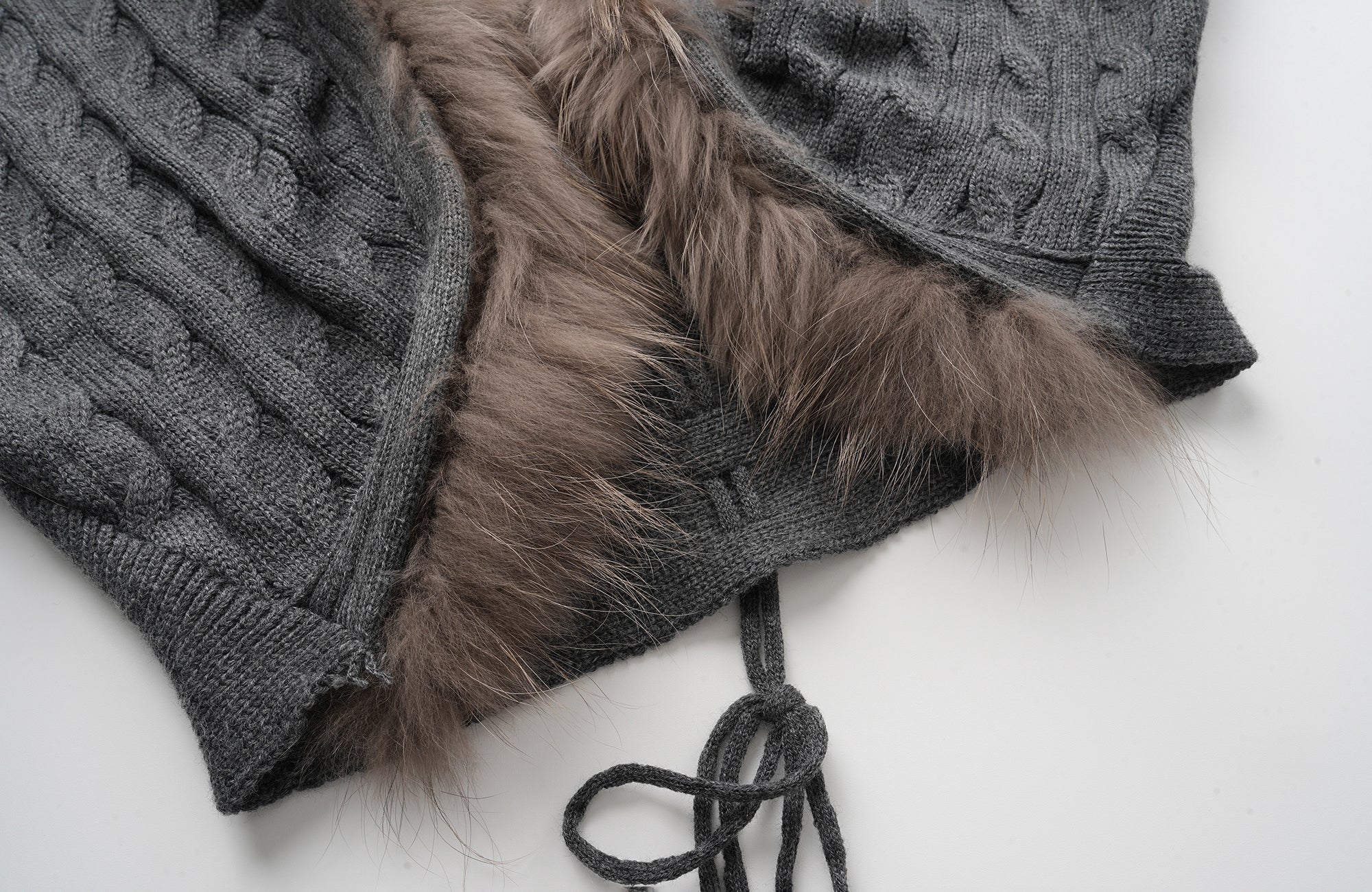 CLP Faux-Fur Trim Cable-Knit Cropped Cardigan