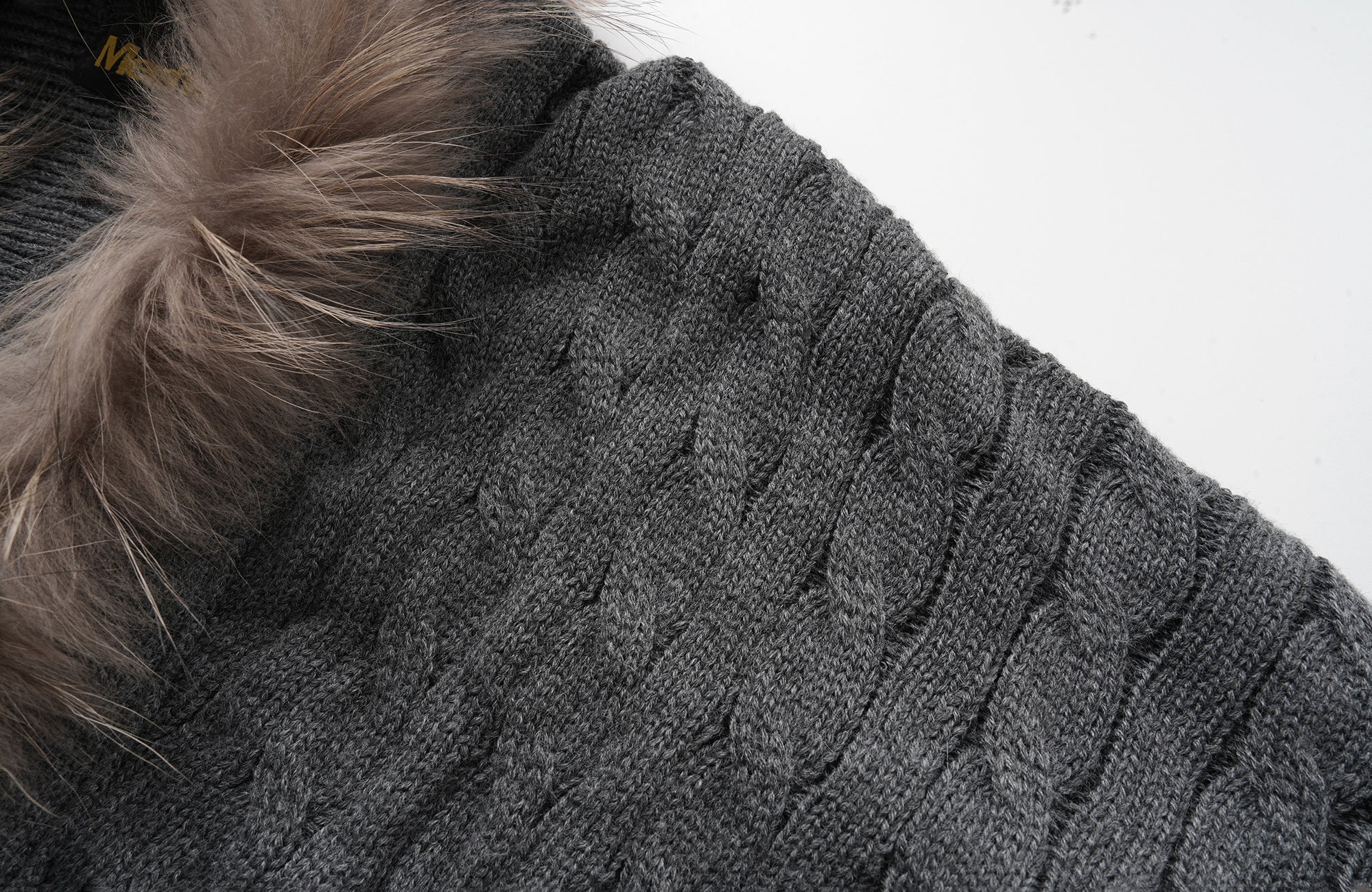 CLP Faux-Fur Trim Cable-Knit Cropped Cardigan