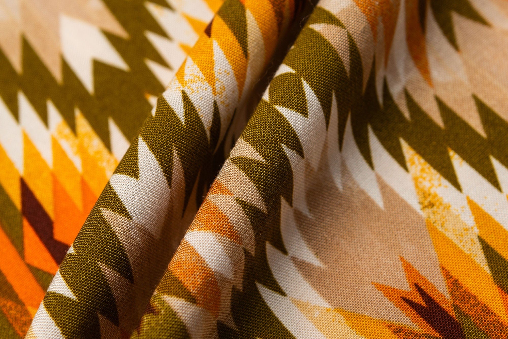 ME DA IGUAL Geometric Full-Print Button-Up Half Shirt, premium urban and streetwear designers apparel on PROJECTISR.com, ME DA IGUAL