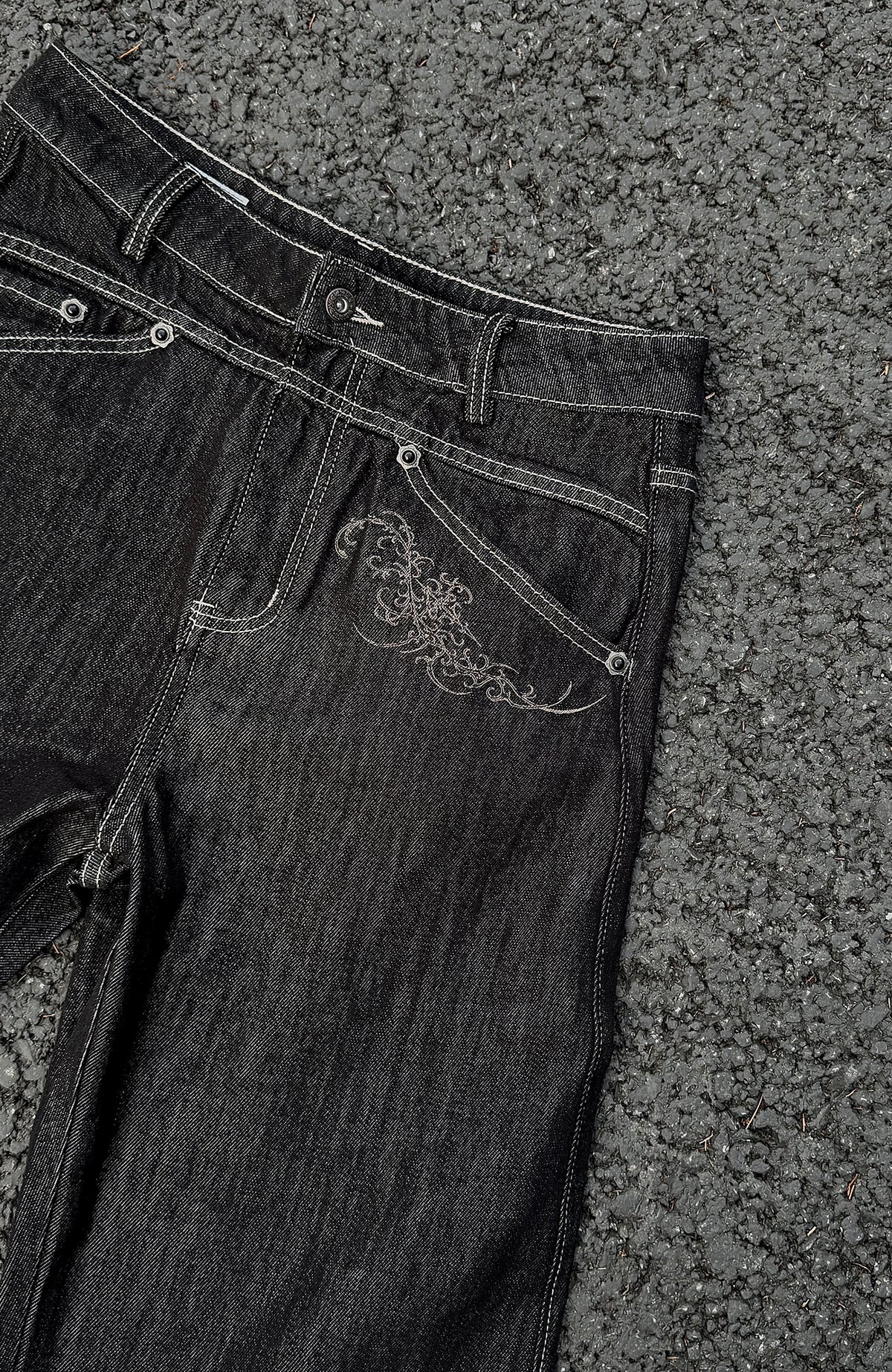 ELETEIZE Laser-Burned Curved Jeans