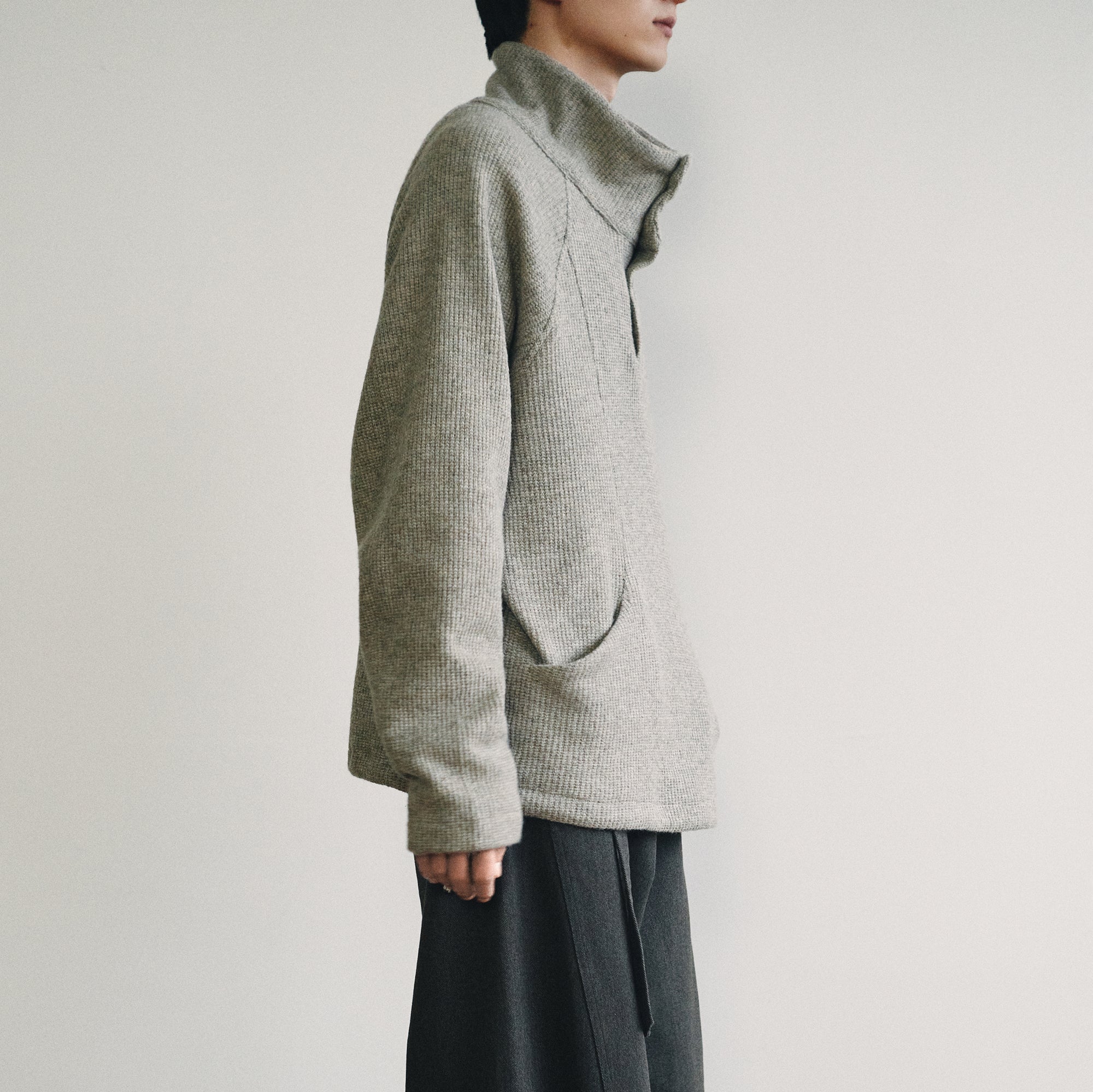 GONGHE REPUB Ribbed Half-Placket Mock-Neck Sweater