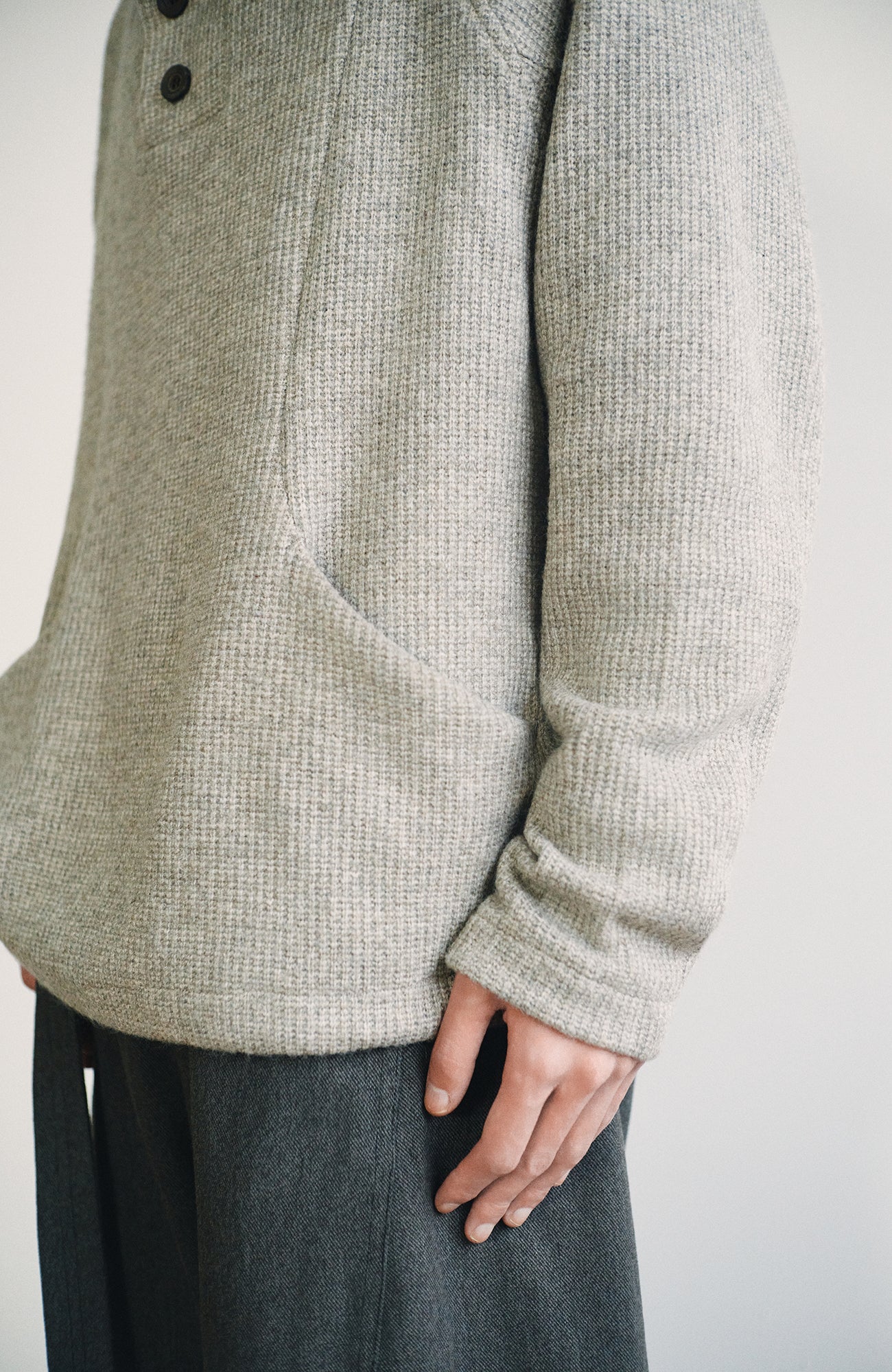 GONGHE REPUB Ribbed Half-Placket Mock-Neck Sweater