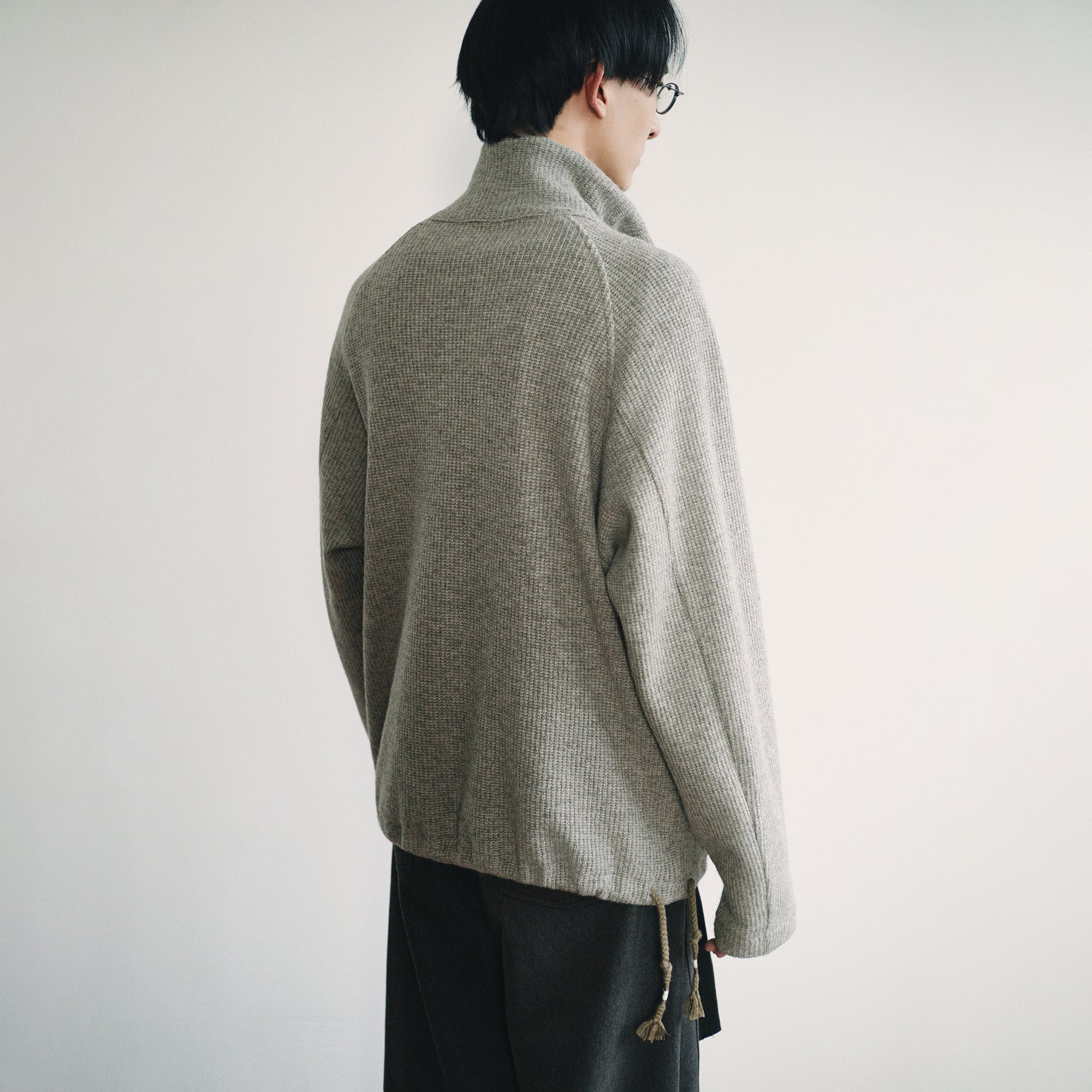 GONGHE REPUB Ribbed Half-Placket Mock-Neck Sweater