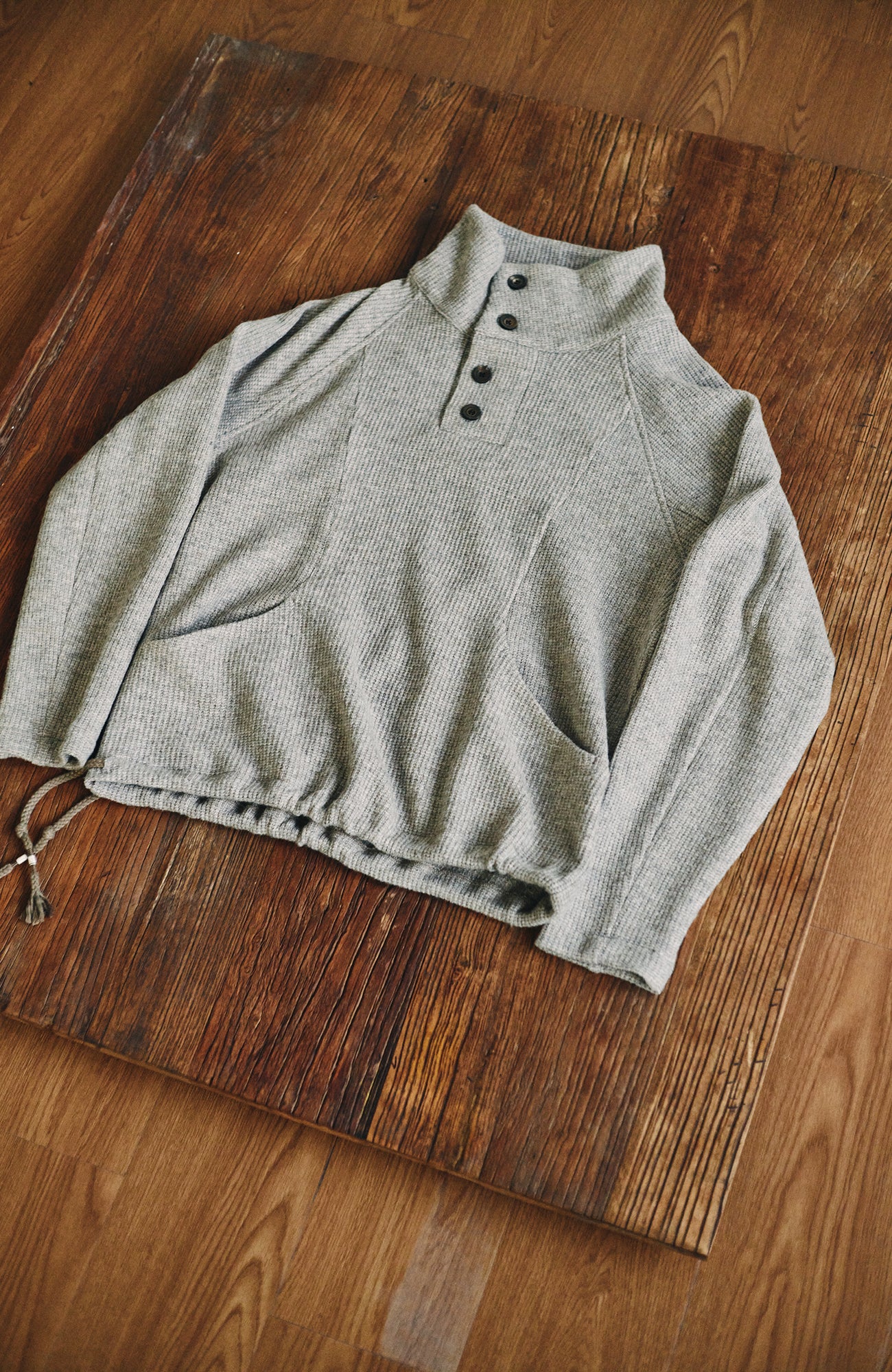 GONGHE REPUB Ribbed Half-Placket Mock-Neck Sweater