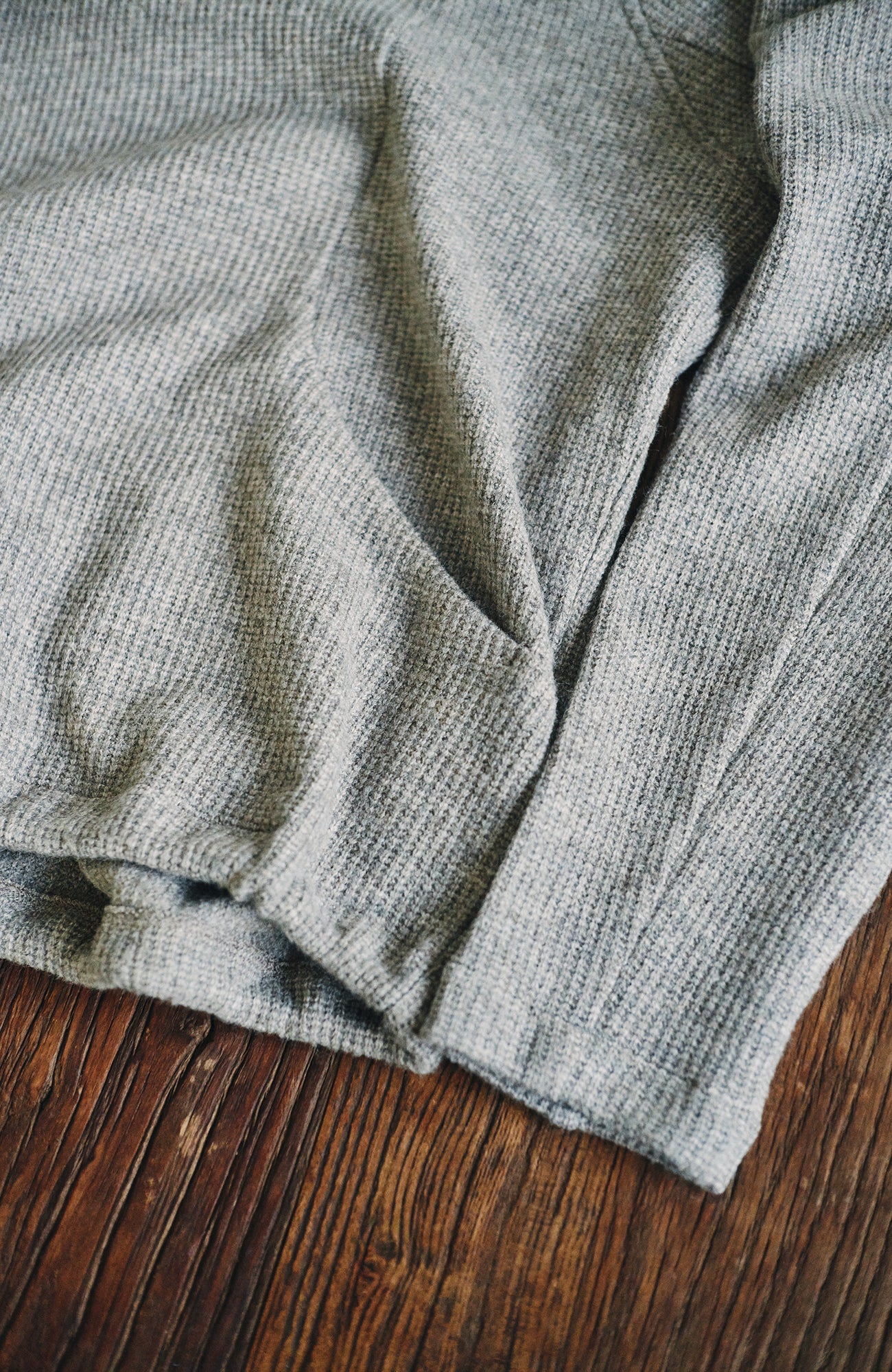 GONGHE REPUB Ribbed Half-Placket Mock-Neck Sweater