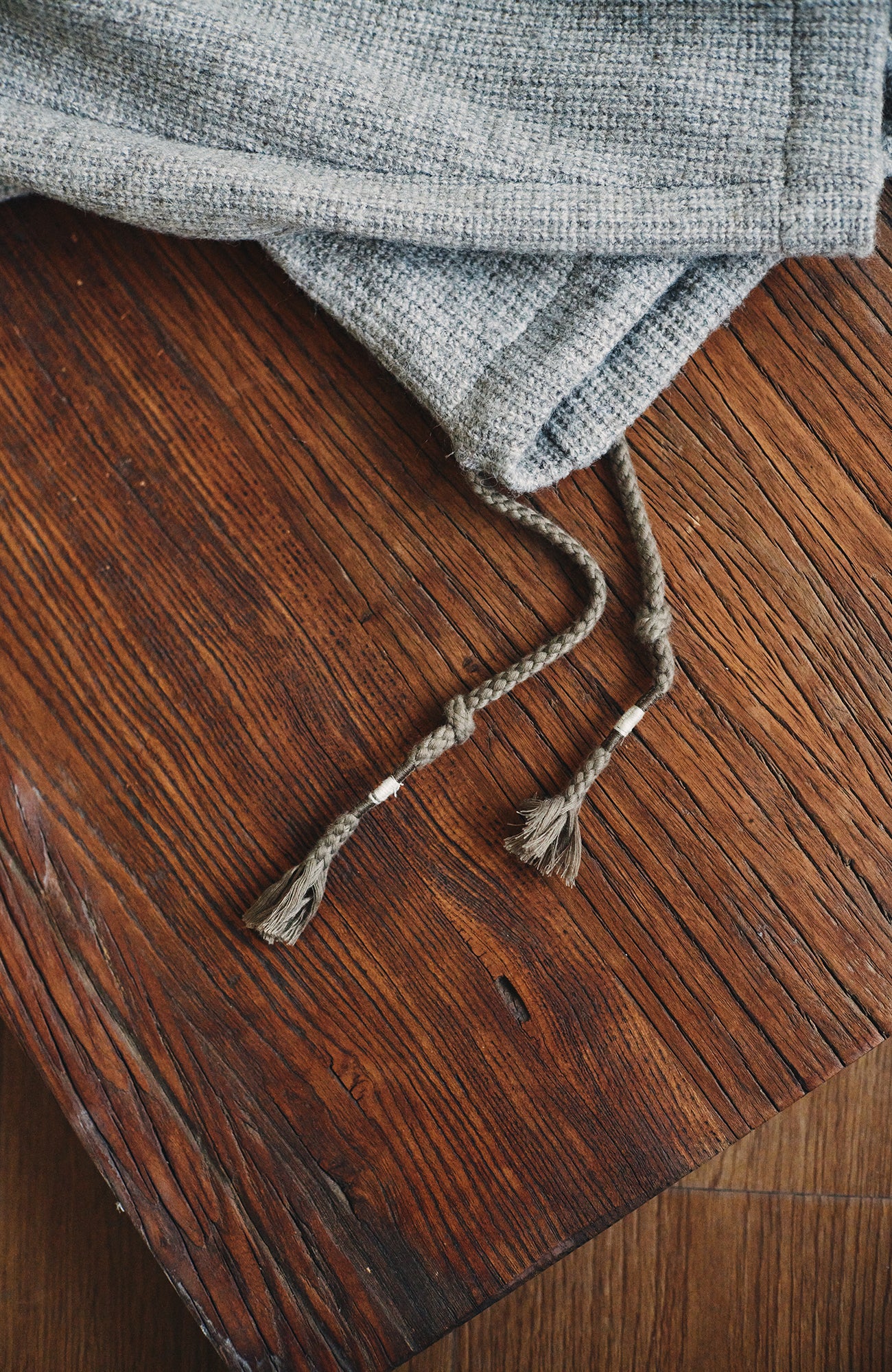 GONGHE REPUB Ribbed Half-Placket Mock-Neck Sweater