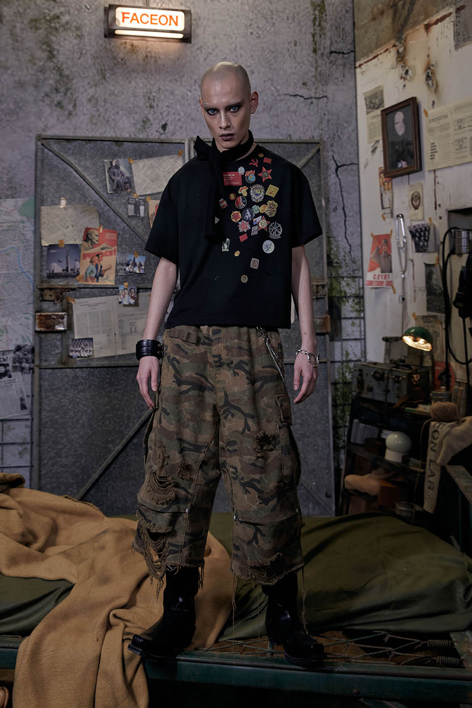 FACEONLAB Distressed LOGO Medal T-shirt Black, premium urban and streetwear designers apparel on PROJECTISR.com, FACEONLAB