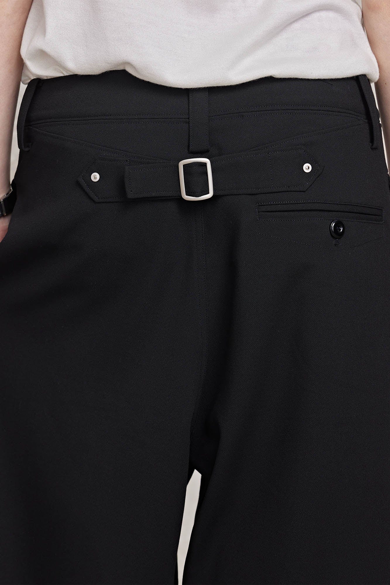 FACEONLAB Retro Pleated Raw-Edge Shorts, premium urban and streetwear designers apparel on PROJECTISR.com, FACEONLAB